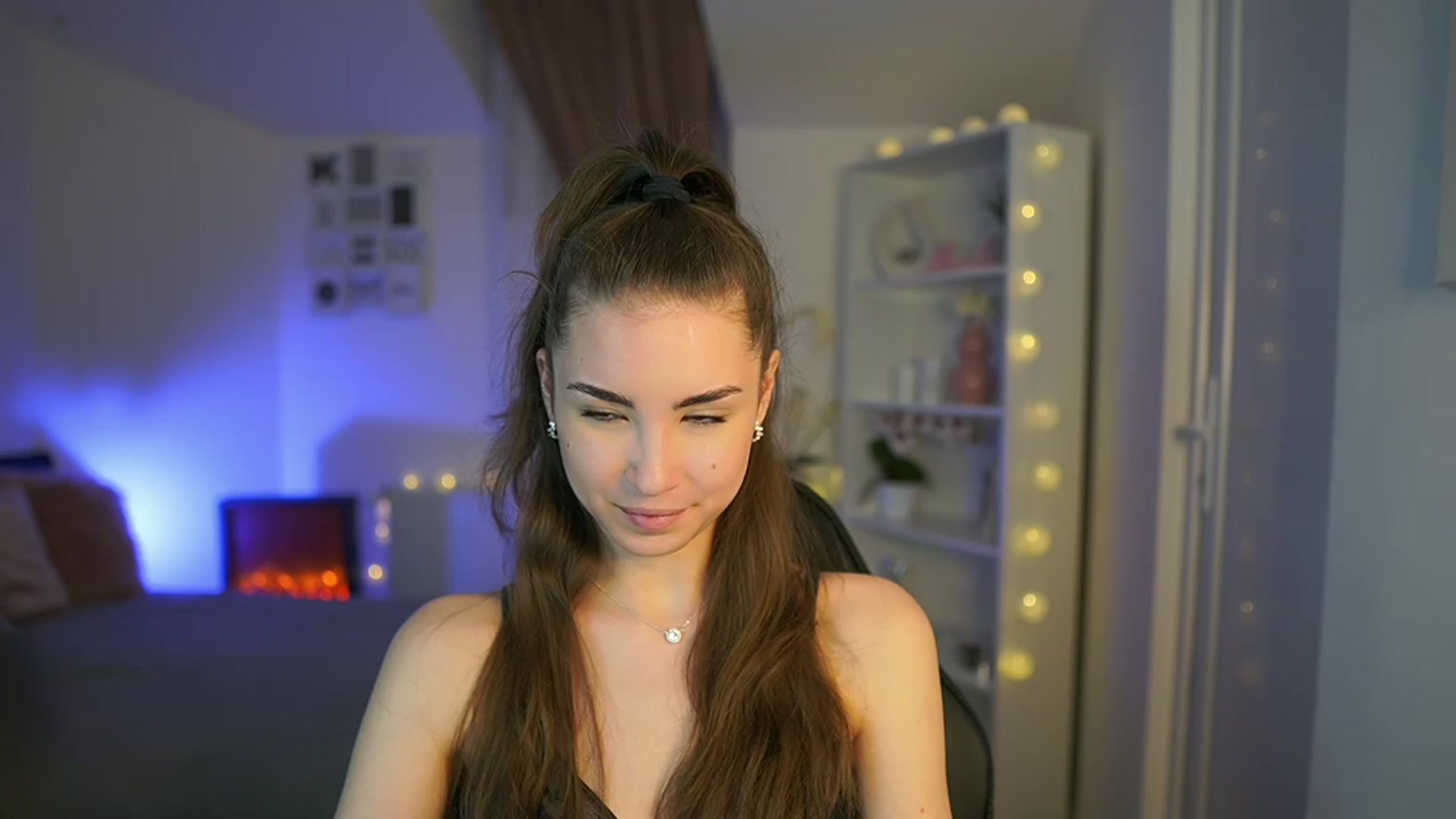 Gallery image thumbnail from Shy_jane's myfreecams stream on, 04/08/2023, 17:06 image 15 of 20