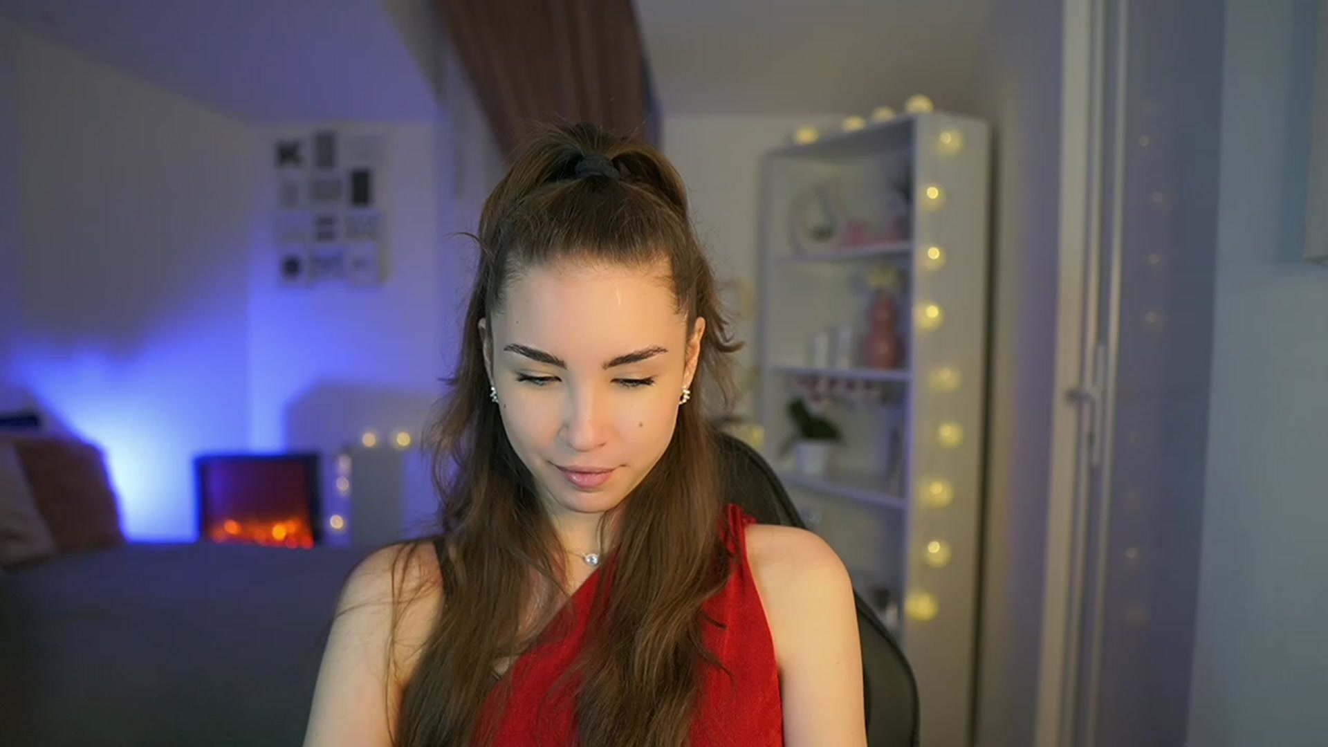 Gallery image thumbnail from Shy_jane's myfreecams stream on, 04/08/2023, 17:06 image 6 of 20