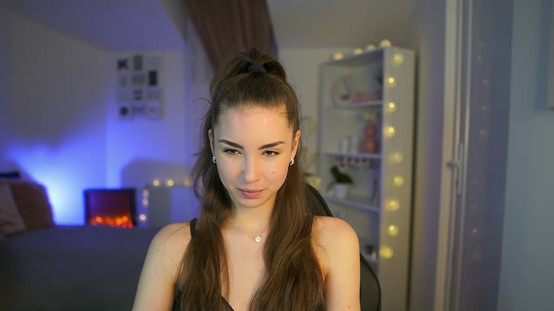 Gallery image thumbnail from Shy_jane's myfreecams stream on, 04/08/2023, 17:06 image 14 of 20