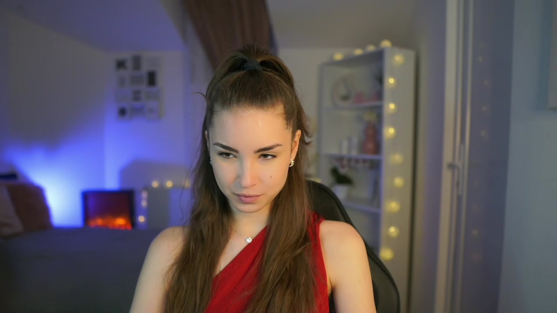 Gallery image thumbnail from Shy_jane's myfreecams stream on, 04/08/2023, 17:06 image 3 of 20