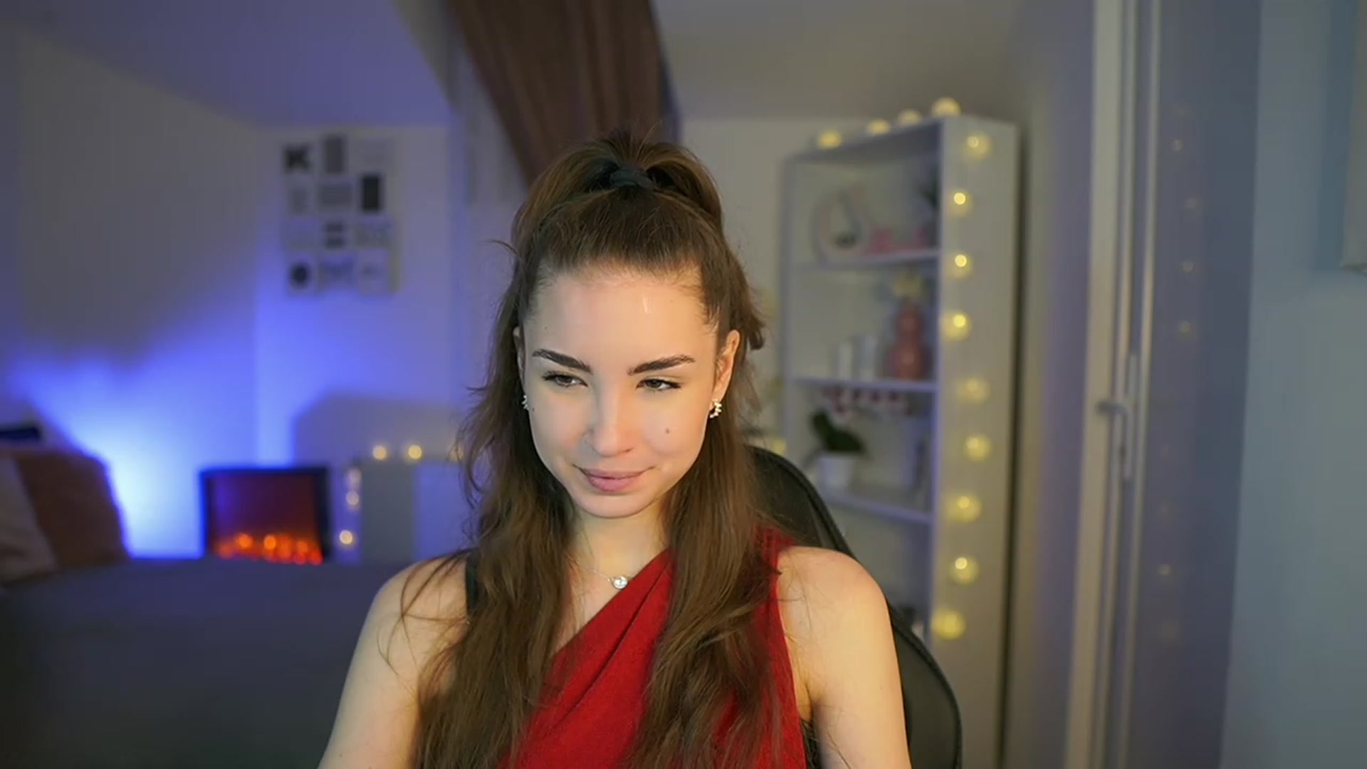 Gallery image thumbnail from Shy_jane's myfreecams stream on, 04/08/2023, 17:06 image 8 of 20