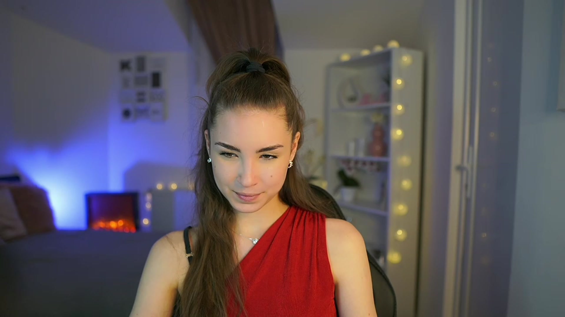 Gallery image thumbnail from Shy_jane's myfreecams stream on, 04/08/2023, 17:06 image 16 of 20