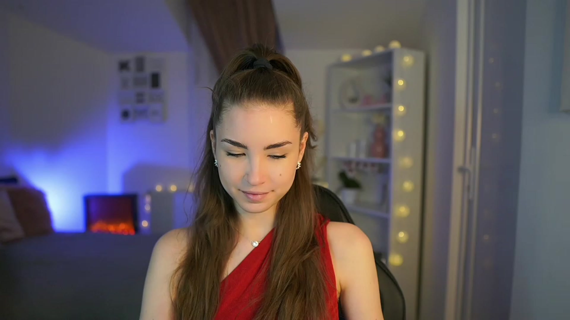 Gallery image thumbnail from Shy_jane's myfreecams stream on, 04/08/2023, 17:06 image 2 of 20