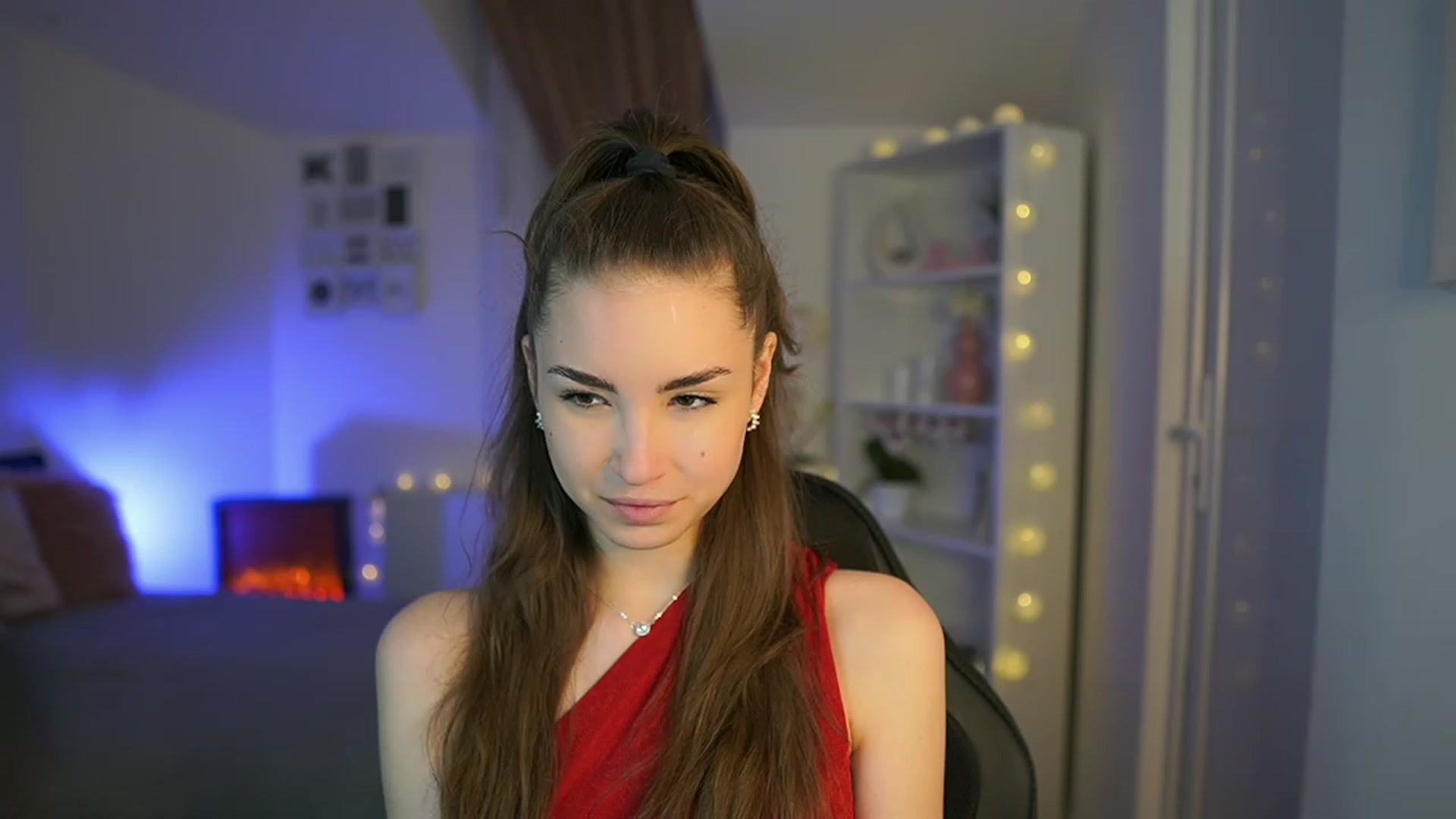 Gallery image thumbnail from Shy_jane's myfreecams stream on, 04/08/2023, 17:06 image 1 of 20