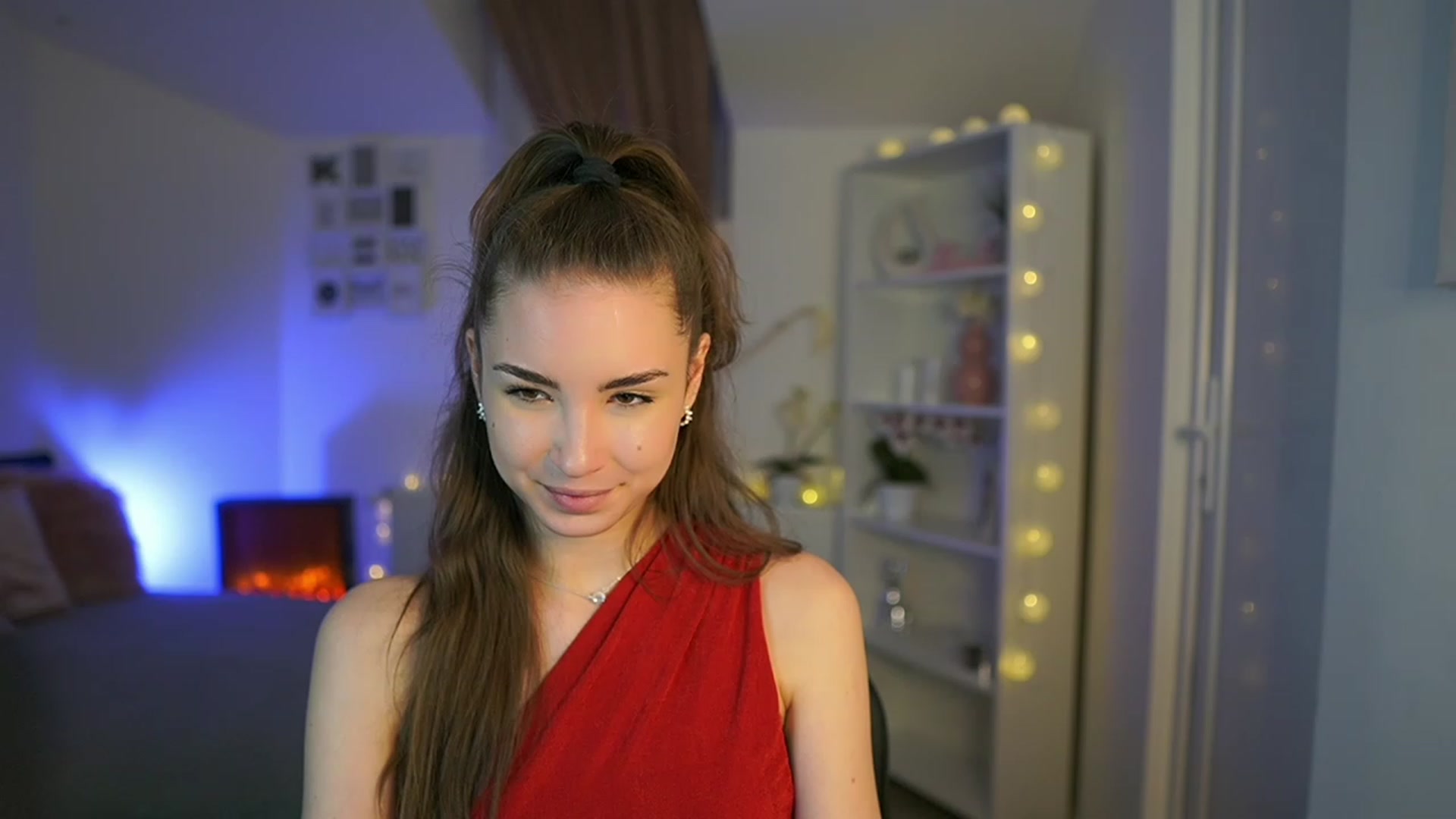 Gallery image thumbnail from Shy_jane's myfreecams stream on, 04/08/2023, 19:53 image 17 of 20