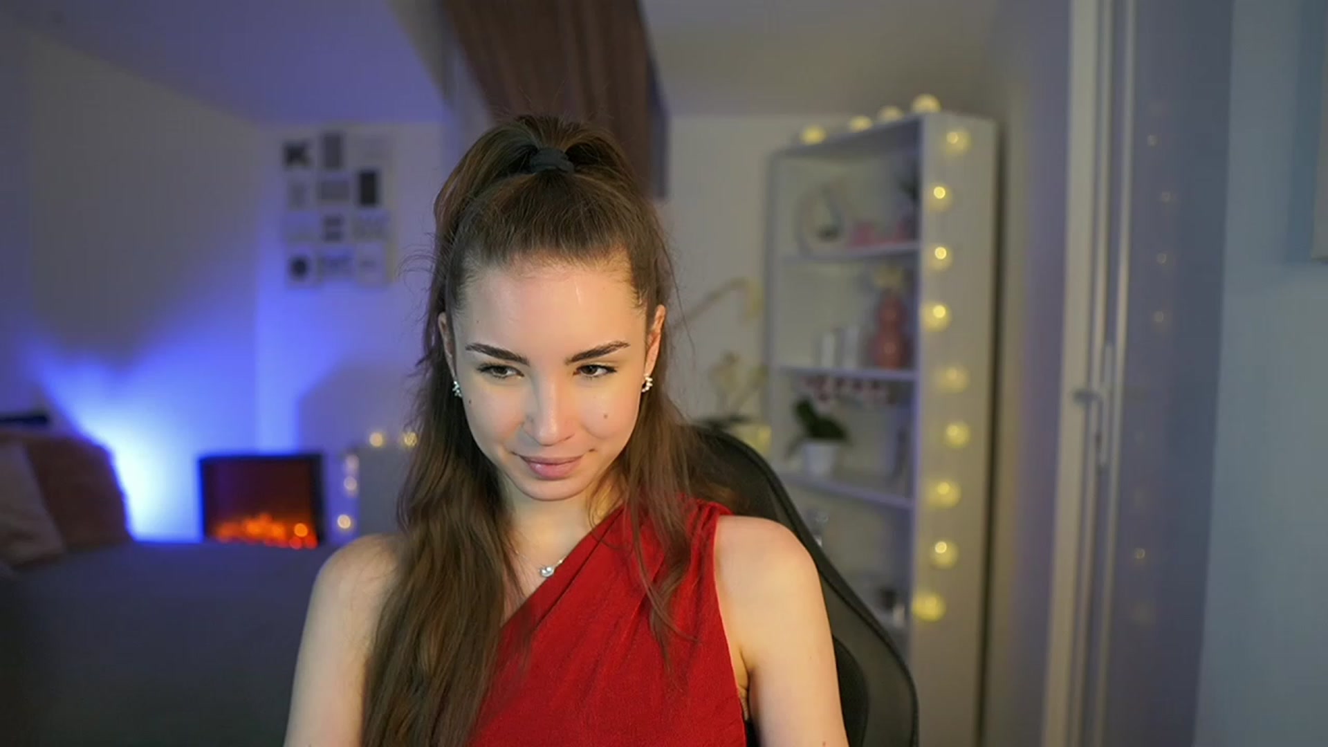 Gallery image thumbnail from Shy_jane's myfreecams stream on, 04/08/2023, 19:53 image 2 of 20