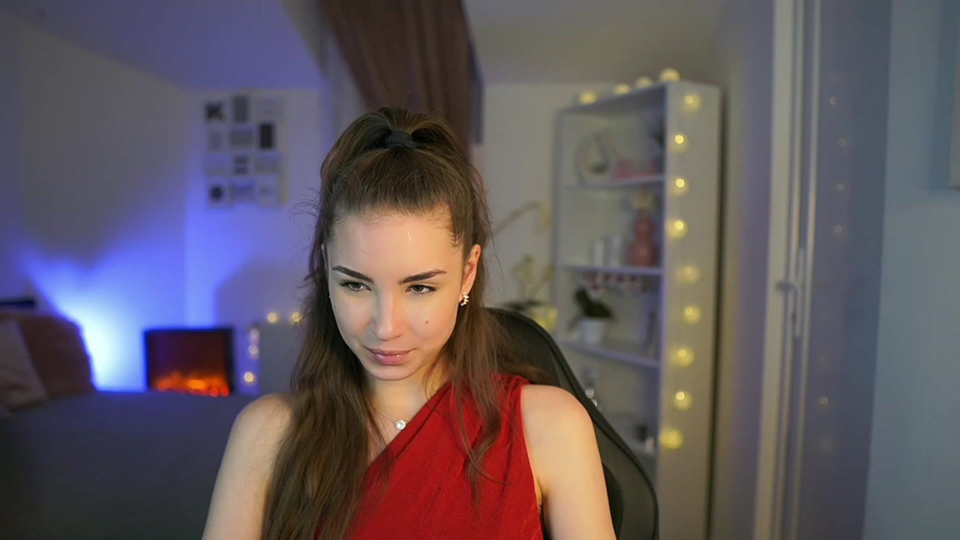 Gallery image thumbnail from Shy_jane's myfreecams stream on, 04/08/2023, 19:53 image 14 of 20