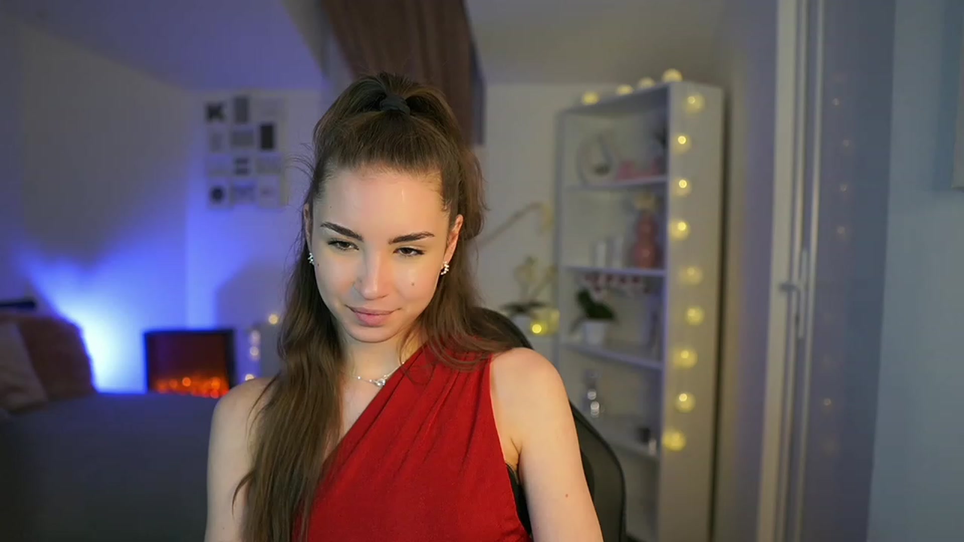 Gallery image thumbnail from Shy_jane's myfreecams stream on, 04/08/2023, 19:53 image 16 of 20