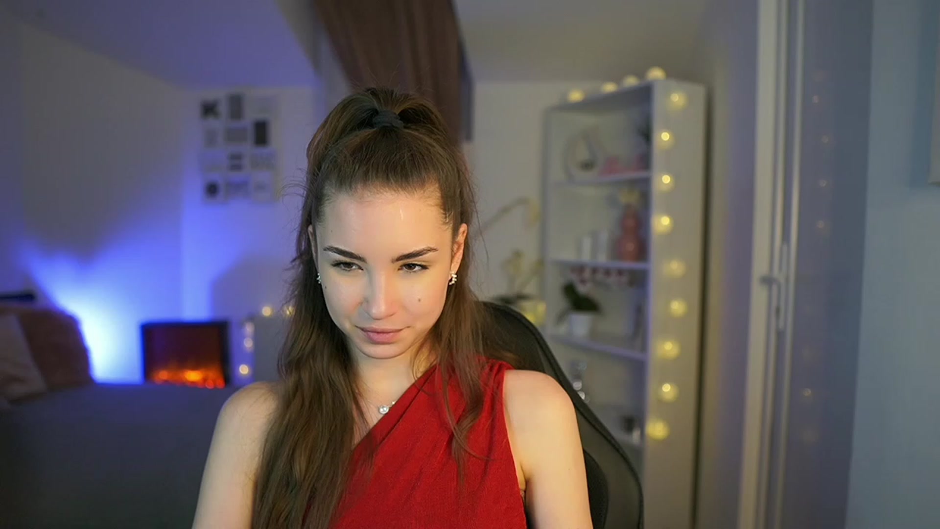 Gallery image thumbnail from Shy_jane's myfreecams stream on, 04/08/2023, 19:53 image 6 of 20
