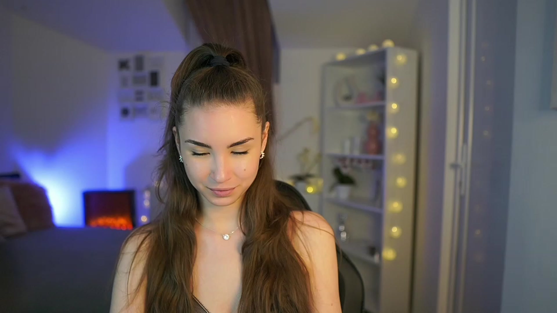 Gallery image thumbnail from Shy_jane's myfreecams stream on, 04/08/2023, 19:53 image 20 of 20