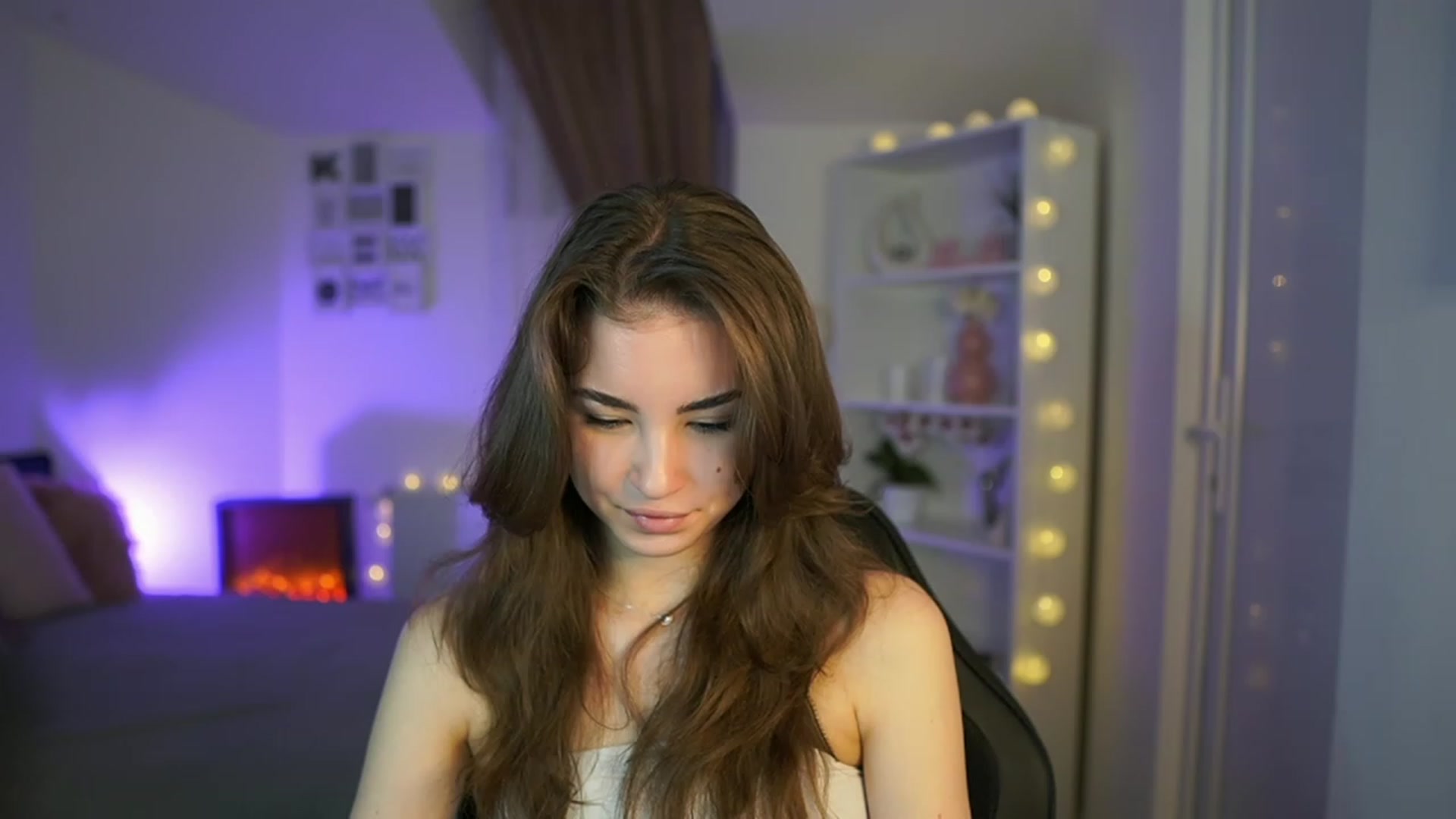 Gallery image thumbnail from Shy_jane's myfreecams stream on, 04/14/2023, 10:08 image 10 of 20