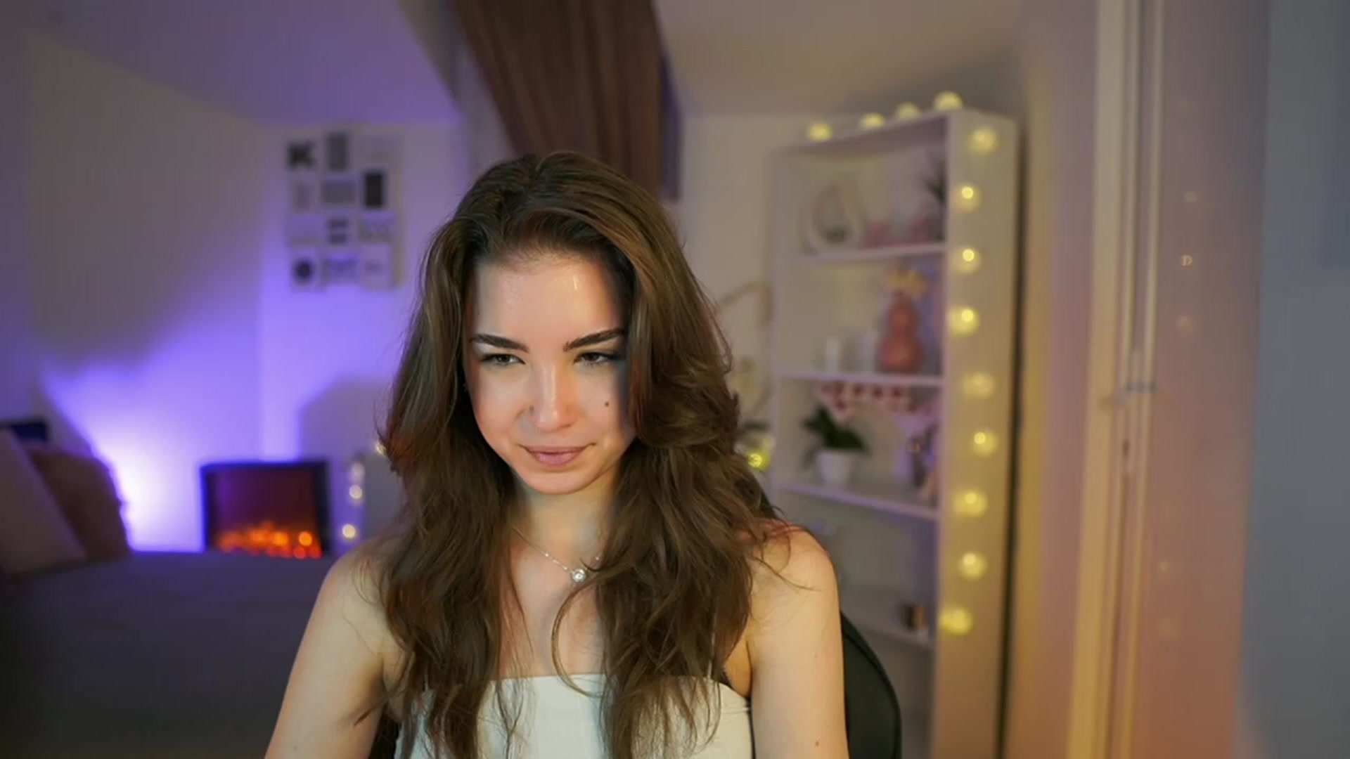 Gallery image thumbnail from Shy_jane's myfreecams stream on, 04/14/2023, 12:12 image 17 of 20