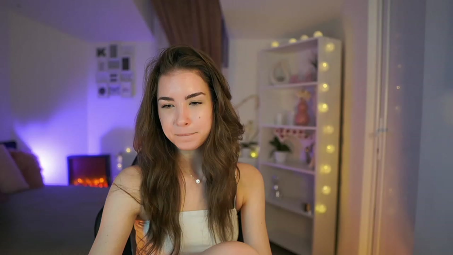 Gallery image thumbnail from Shy_jane's myfreecams stream on, 04/14/2023, 12:12 image 3 of 20