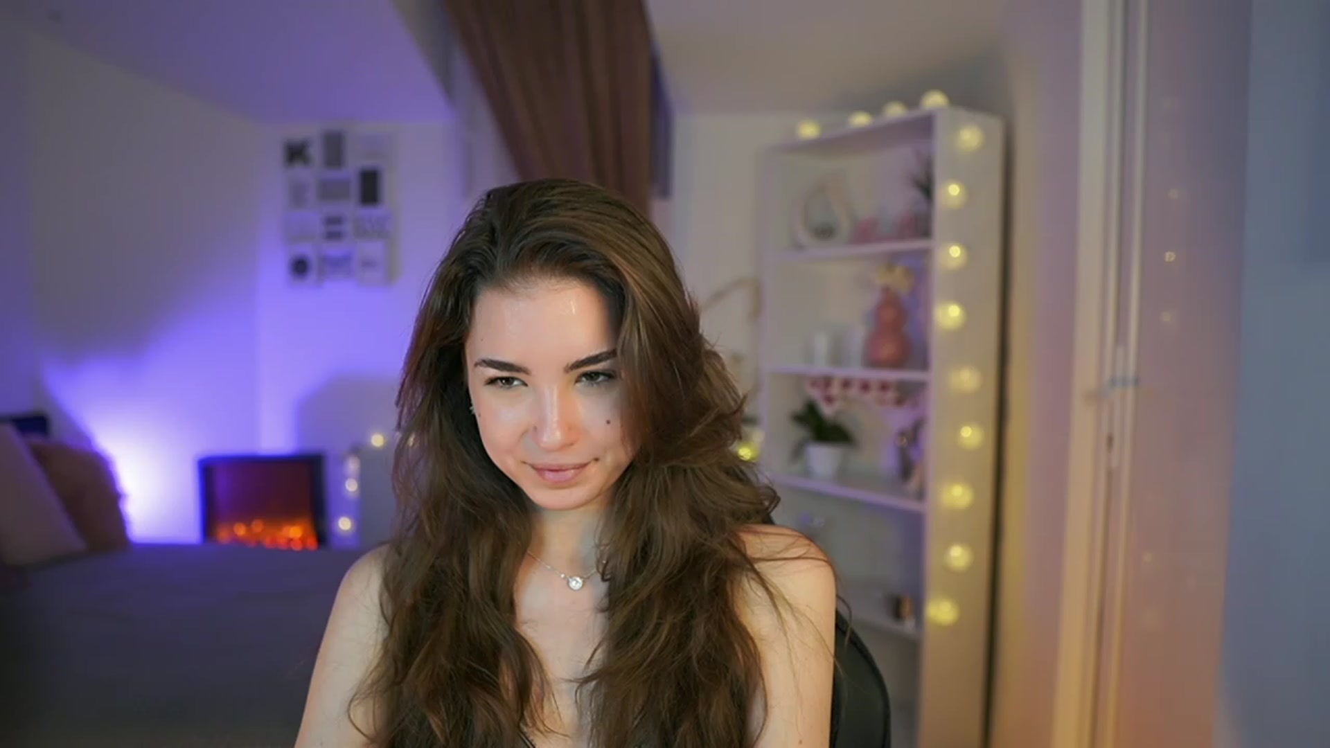 Gallery image thumbnail from Shy_jane's myfreecams stream on, 04/14/2023, 12:12 image 8 of 20