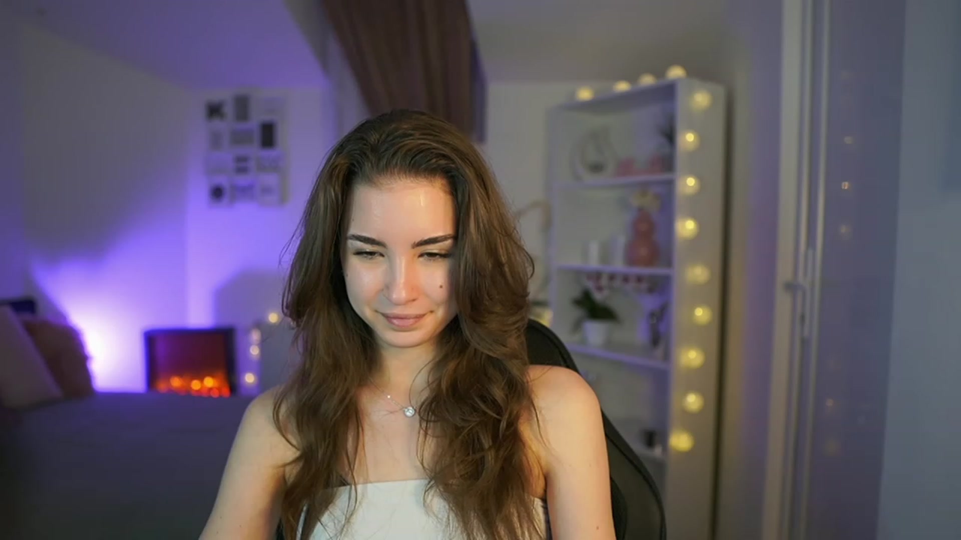 Gallery image thumbnail from Shy_jane's myfreecams stream on, 04/14/2023, 15:17 image 8 of 20