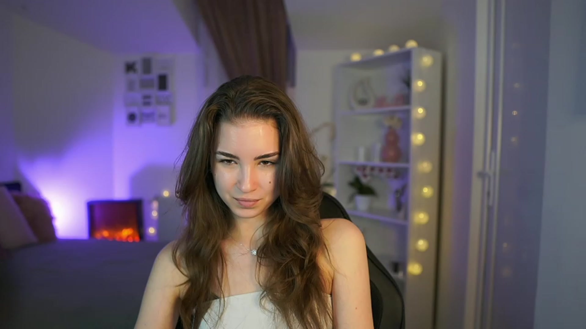 Gallery image thumbnail from Shy_jane's myfreecams stream on, 04/14/2023, 15:17 image 9 of 20