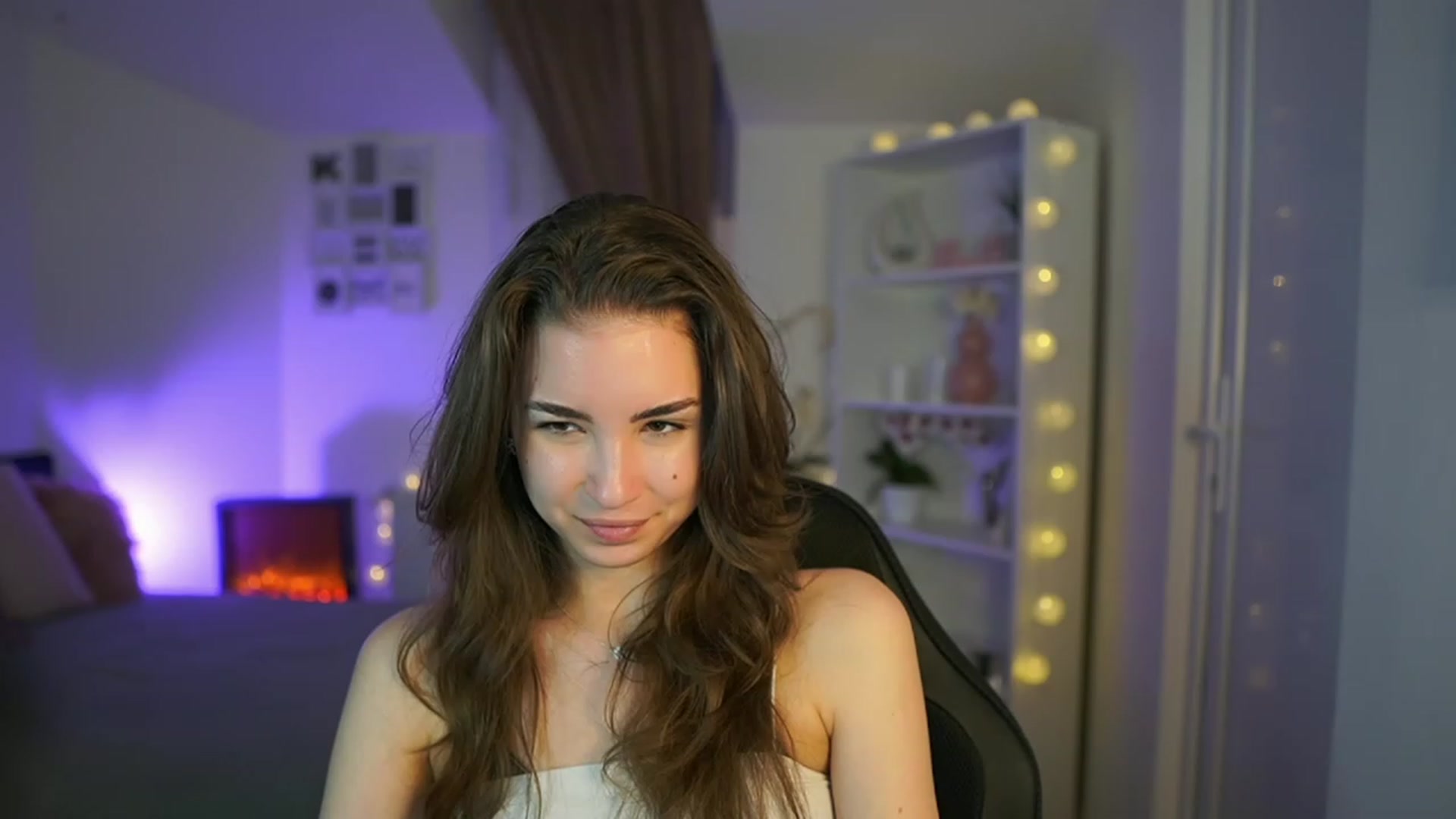 Gallery image thumbnail from Shy_jane's myfreecams stream on, 04/14/2023, 15:17 image 11 of 20