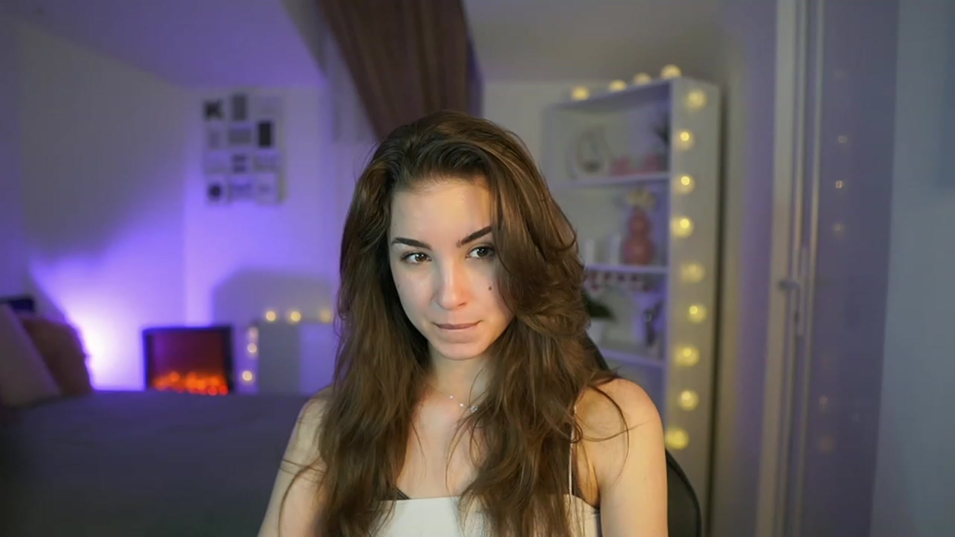 Gallery image thumbnail from Shy_jane's myfreecams stream on, 04/14/2023, 15:17 image 4 of 20