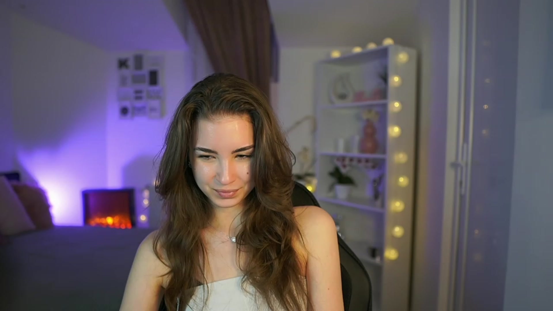Gallery image thumbnail from Shy_jane's myfreecams stream on, 04/14/2023, 15:17 image 10 of 20