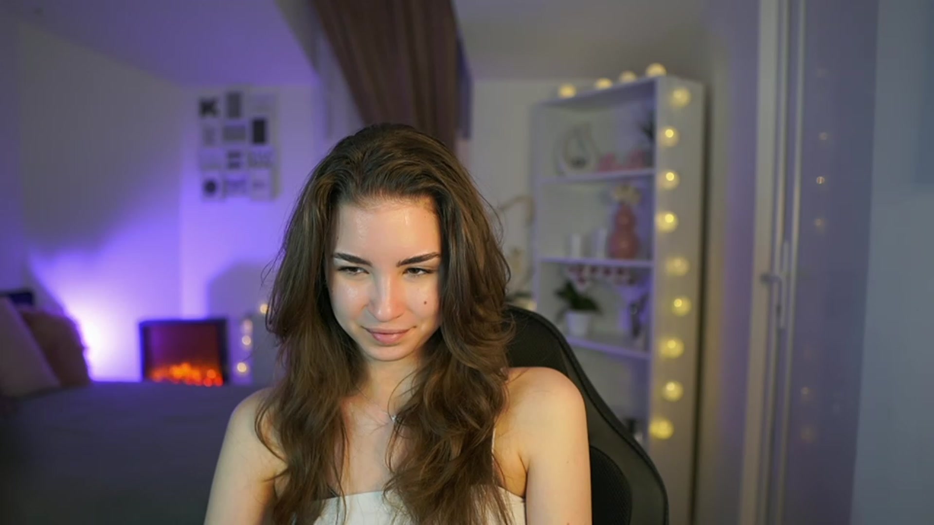 Gallery image thumbnail from Shy_jane's myfreecams stream on, 04/14/2023, 15:17 image 12 of 20