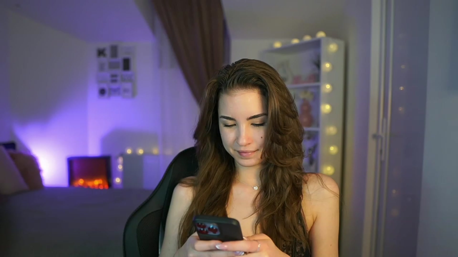 Gallery image thumbnail from Shy_jane's myfreecams stream on, 04/14/2023, 15:40 image 2 of 20
