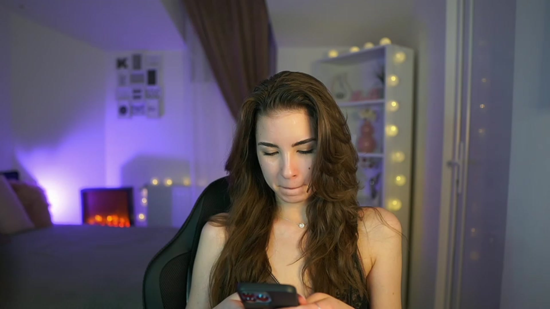 Gallery image thumbnail from Shy_jane's myfreecams stream on, 04/14/2023, 15:40 image 4 of 20