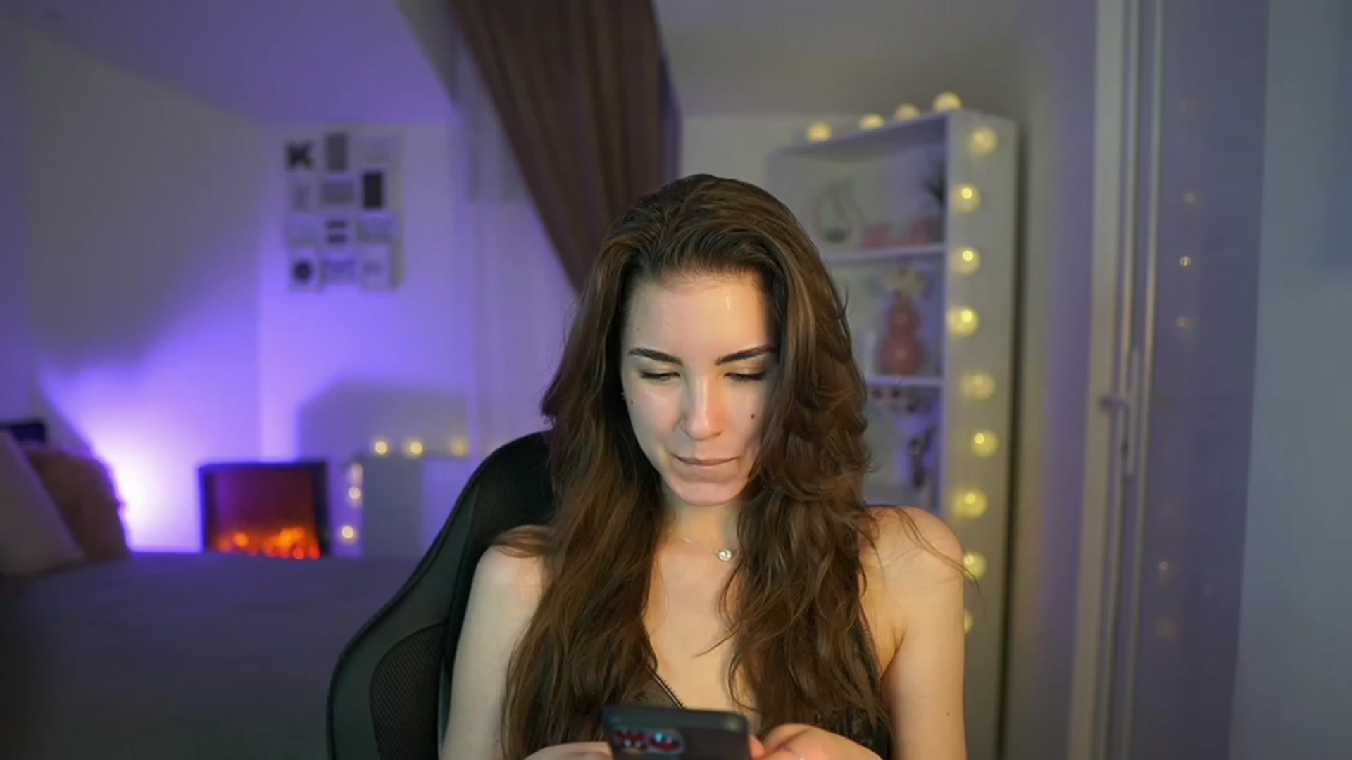 Gallery image thumbnail from Shy_jane's myfreecams stream on, 04/14/2023, 15:40 image 6 of 20