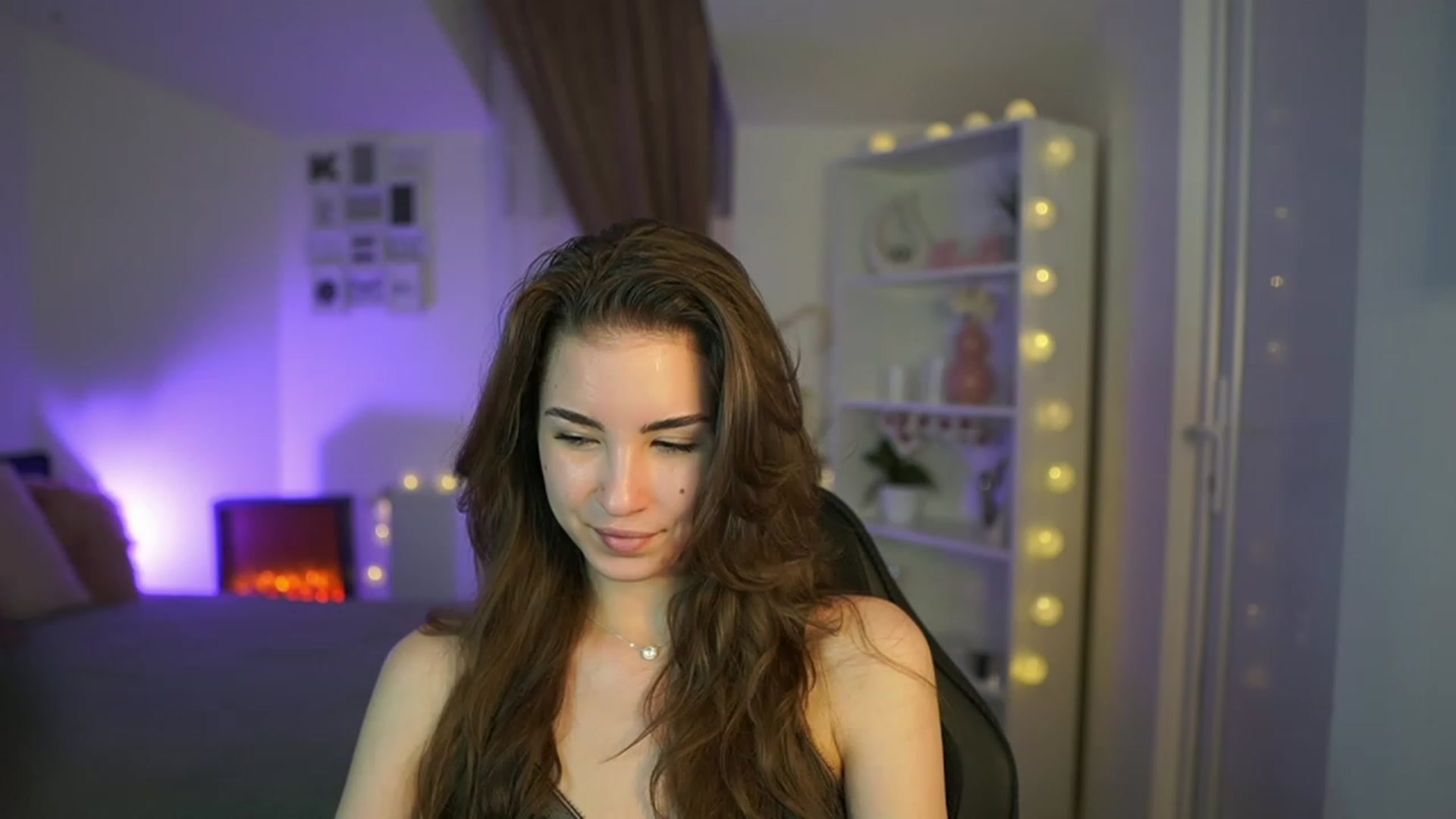 Gallery image thumbnail from Shy_jane's myfreecams stream on, 04/14/2023, 15:40 image 1 of 20