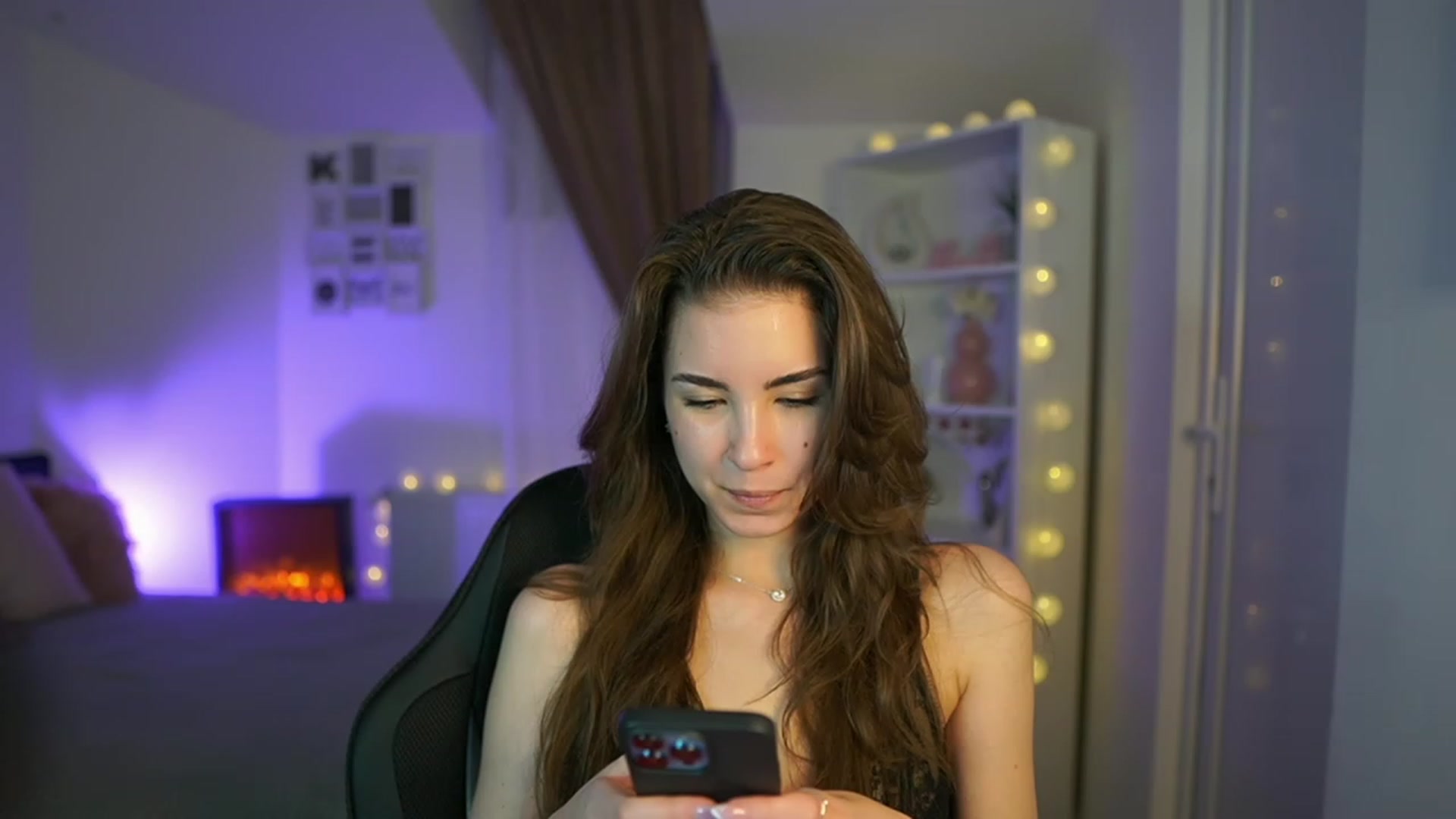 Gallery image thumbnail from Shy_jane's myfreecams stream on, 04/14/2023, 15:40 image 7 of 20