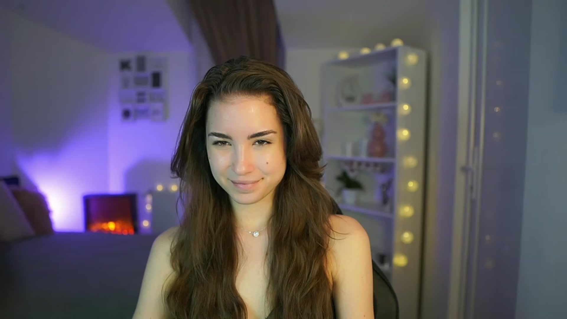 Gallery image thumbnail from Shy_jane's myfreecams stream on, 04/14/2023, 16:13 image 8 of 20