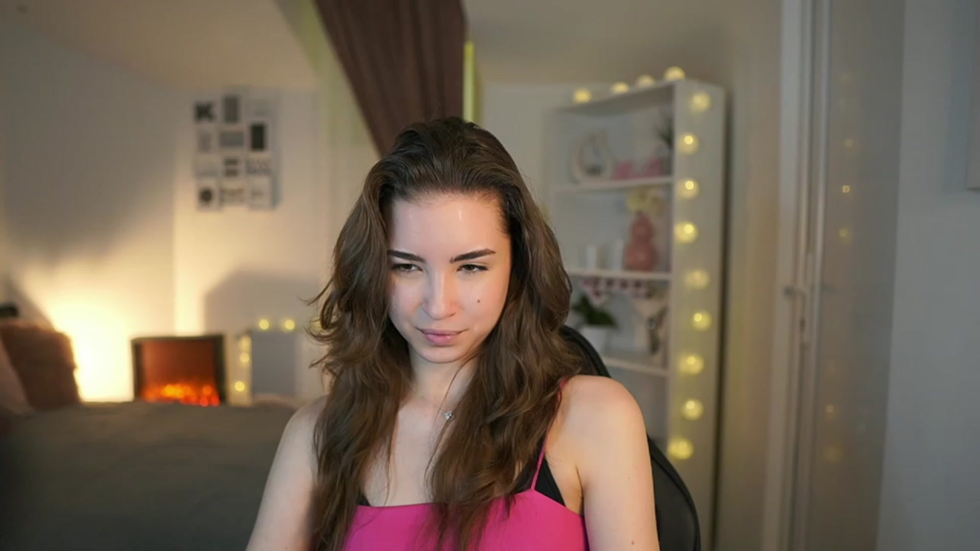 Gallery image thumbnail from Shy_jane's myfreecams stream on, 04/16/2023, 12:09 image 12 of 20