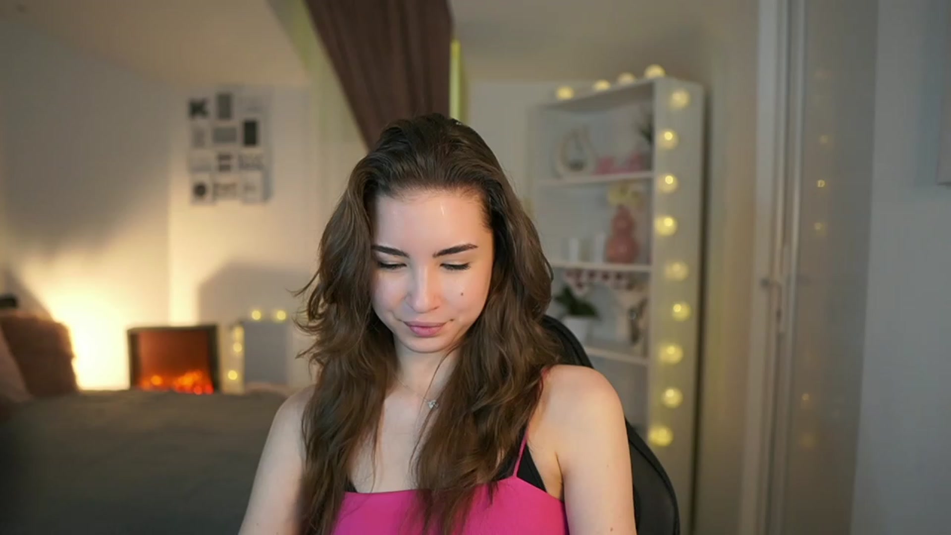 Gallery image thumbnail from Shy_jane's myfreecams stream on, 04/16/2023, 12:09 image 10 of 20
