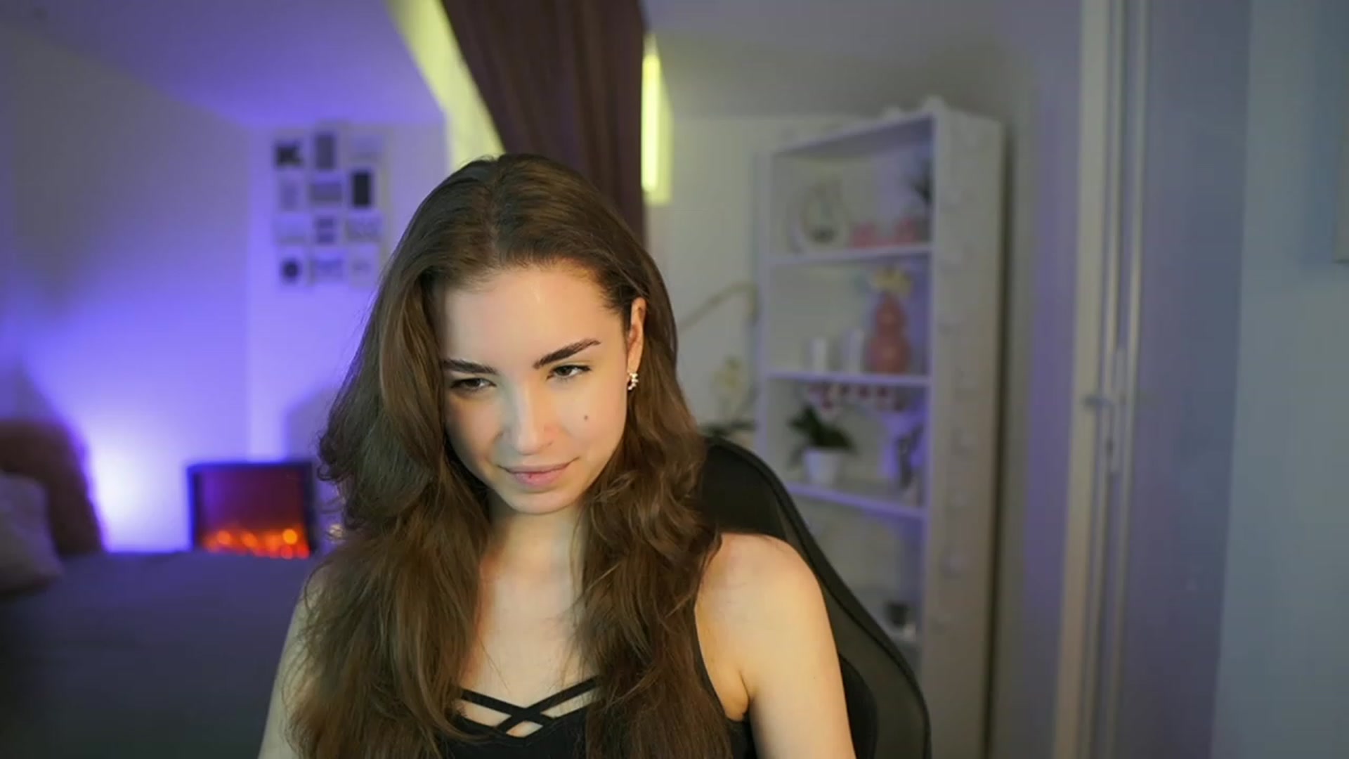 Gallery image thumbnail from Shy_jane's myfreecams stream on, 04/18/2023, 08:50 image 19 of 20