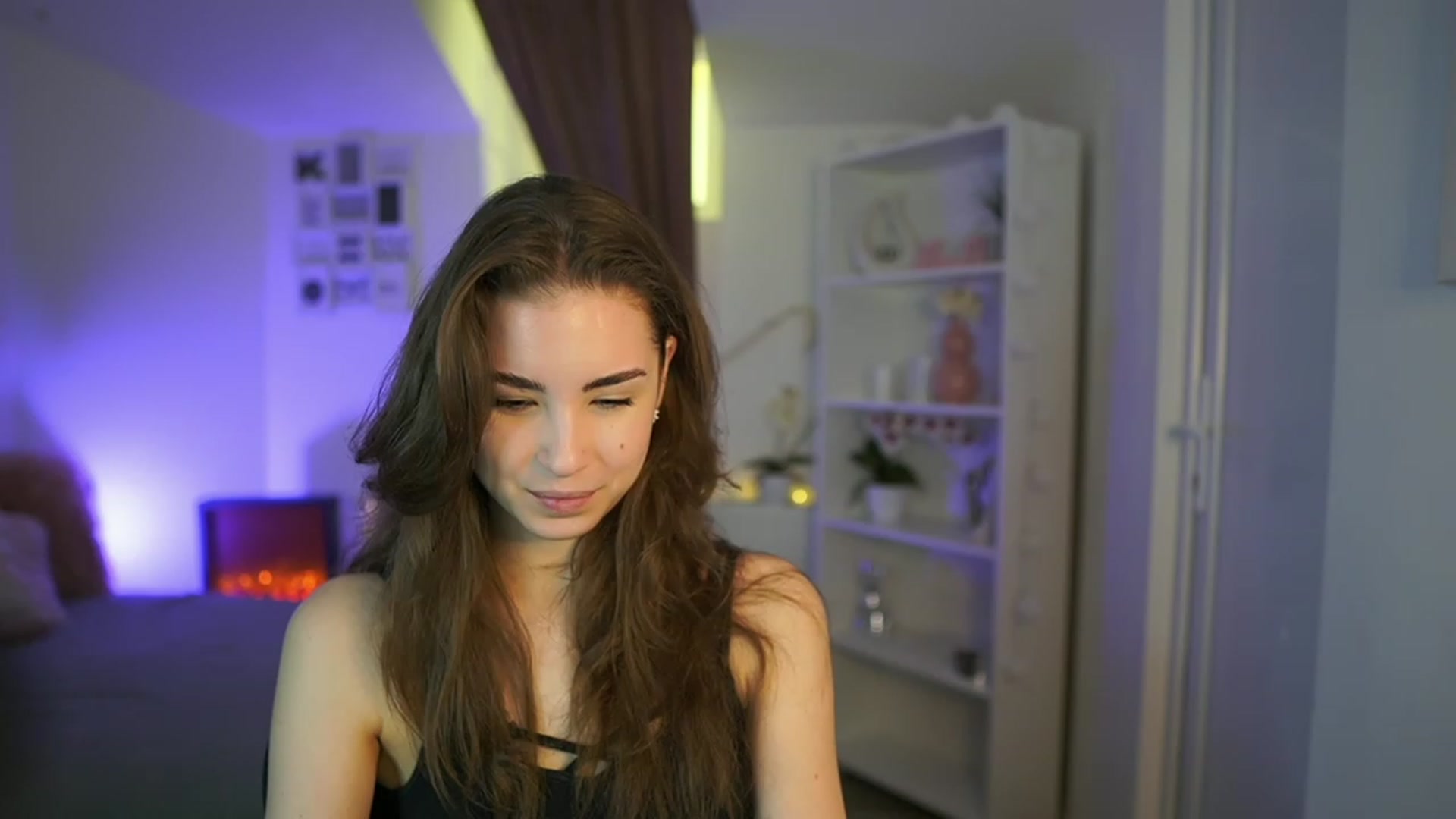 Gallery image thumbnail from Shy_jane's myfreecams stream on, 04/18/2023, 08:50 image 3 of 20