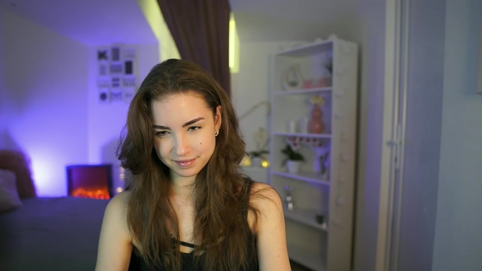 Gallery image thumbnail from Shy_jane's myfreecams stream on, 04/18/2023, 08:50 image 5 of 20