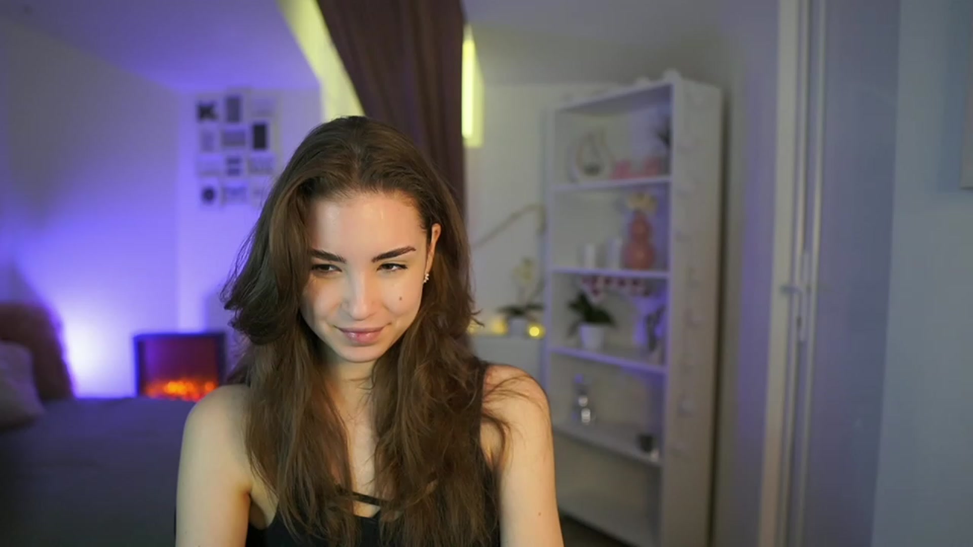 Gallery image thumbnail from Shy_jane's myfreecams stream on, 04/18/2023, 08:50 image 2 of 20