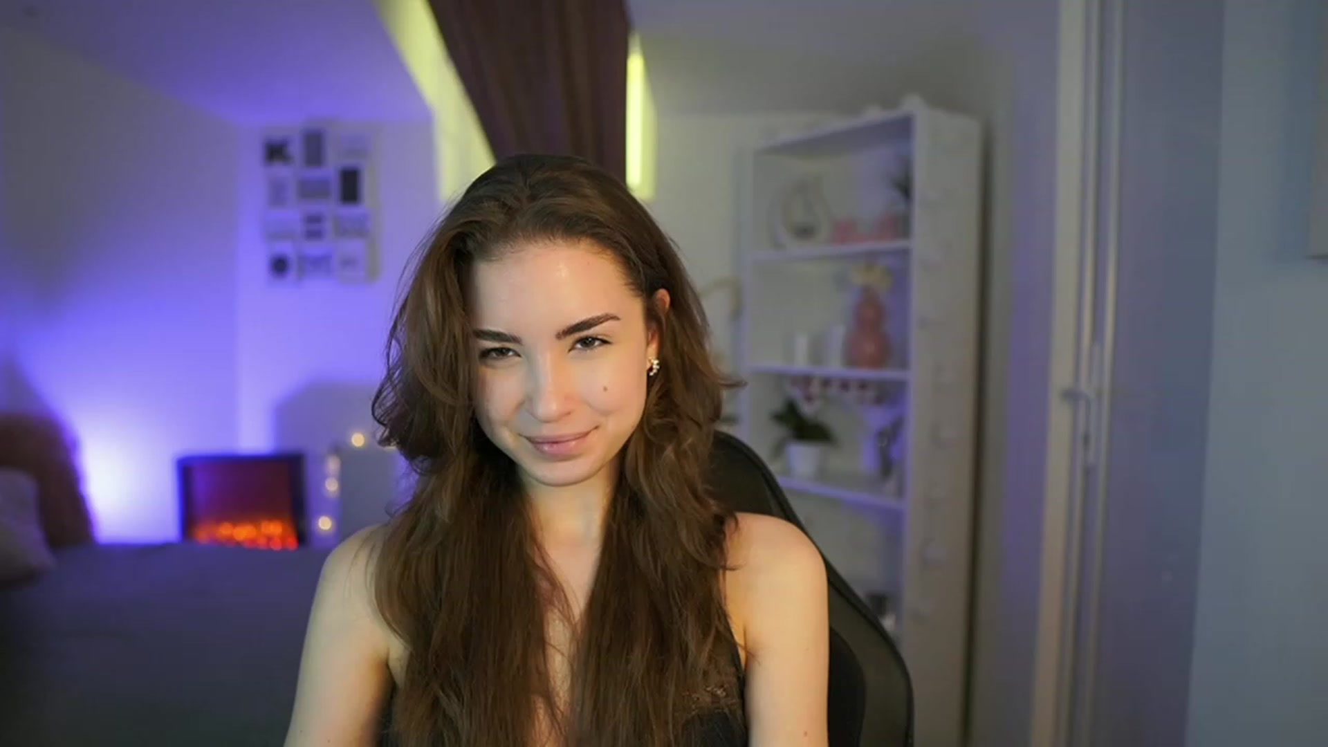 Gallery image thumbnail from Shy_jane's myfreecams stream on, 04/18/2023, 10:17 image 10 of 20