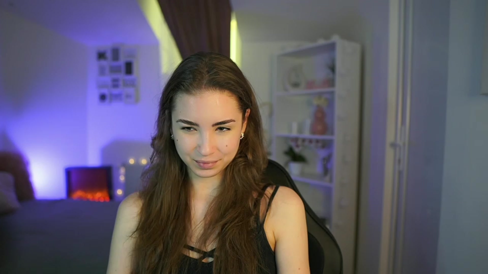 Gallery image thumbnail from Shy_jane's myfreecams stream on, 04/18/2023, 10:17 image 11 of 20
