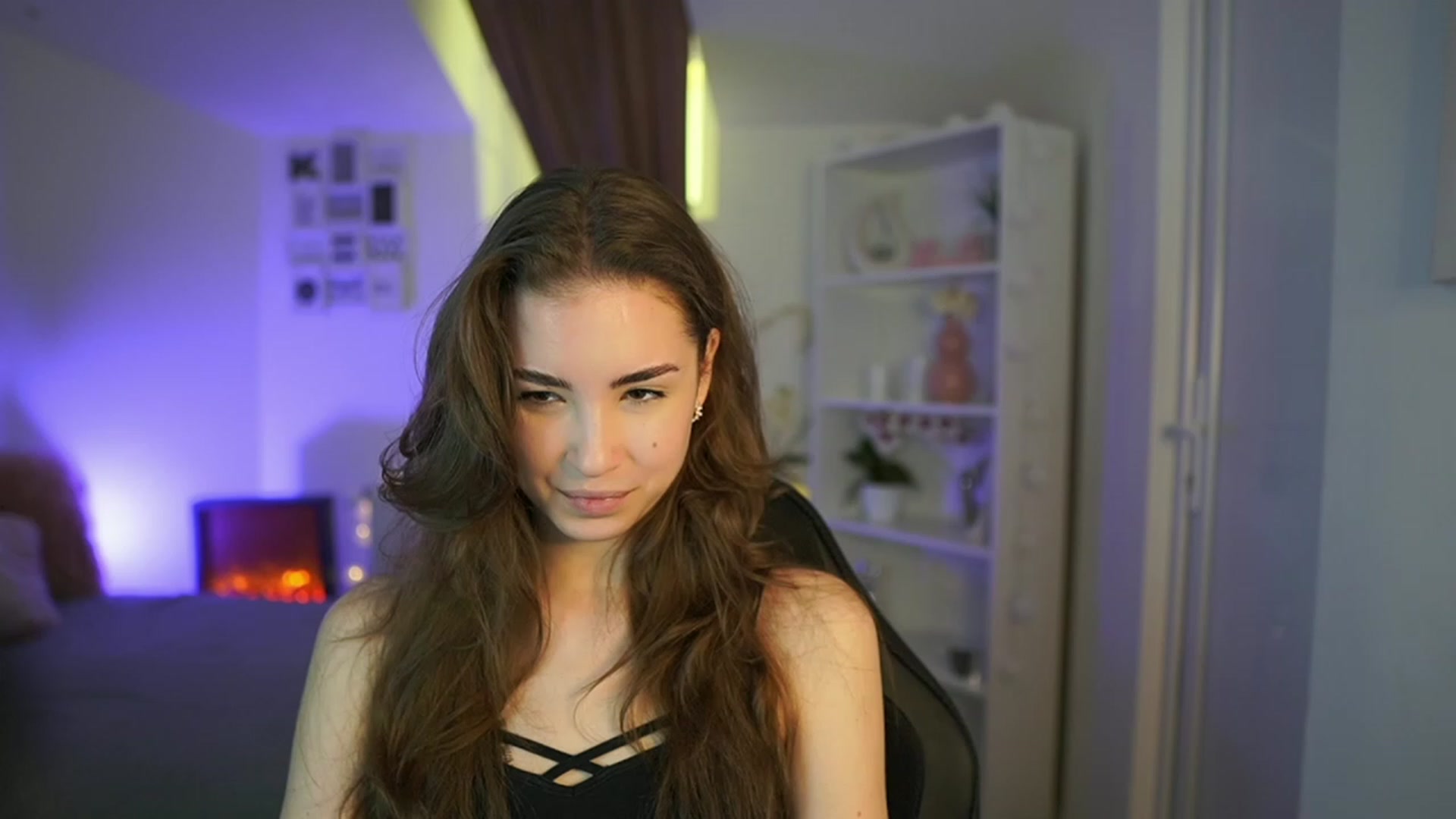 Gallery image thumbnail from Shy_jane's myfreecams stream on, 04/18/2023, 10:17 image 2 of 20