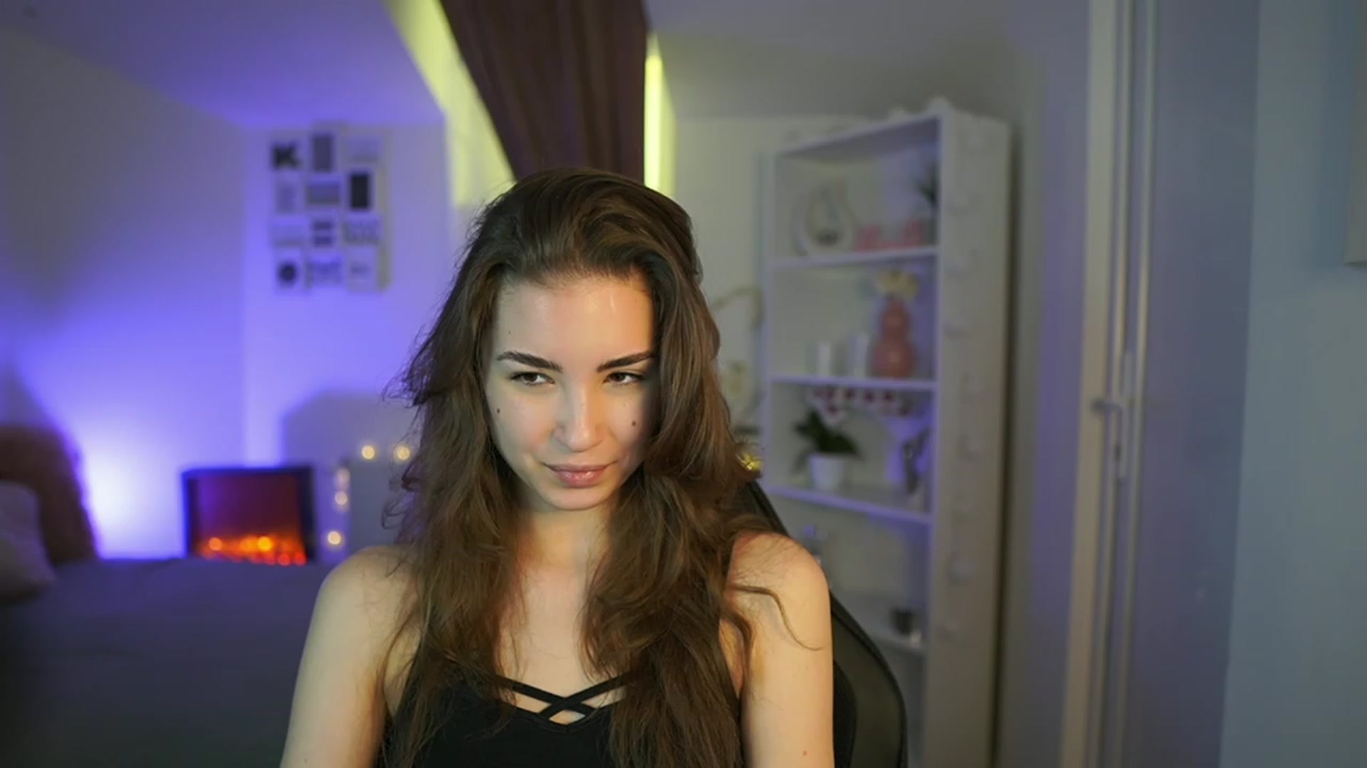 Gallery image thumbnail from Shy_jane's myfreecams stream on, 04/18/2023, 10:17 image 15 of 20