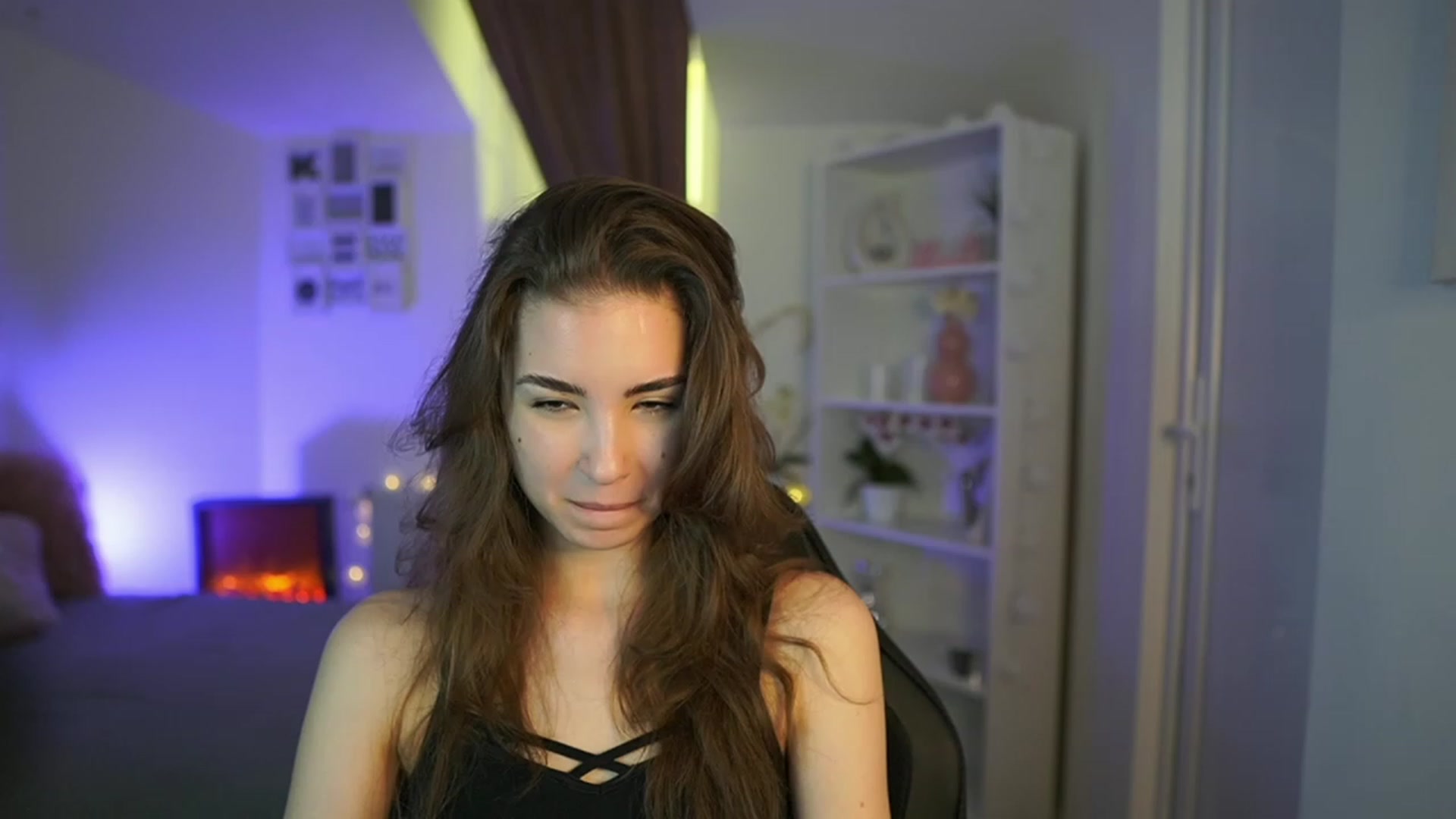 Gallery image thumbnail from Shy_jane's myfreecams stream on, 04/18/2023, 10:17 image 16 of 20