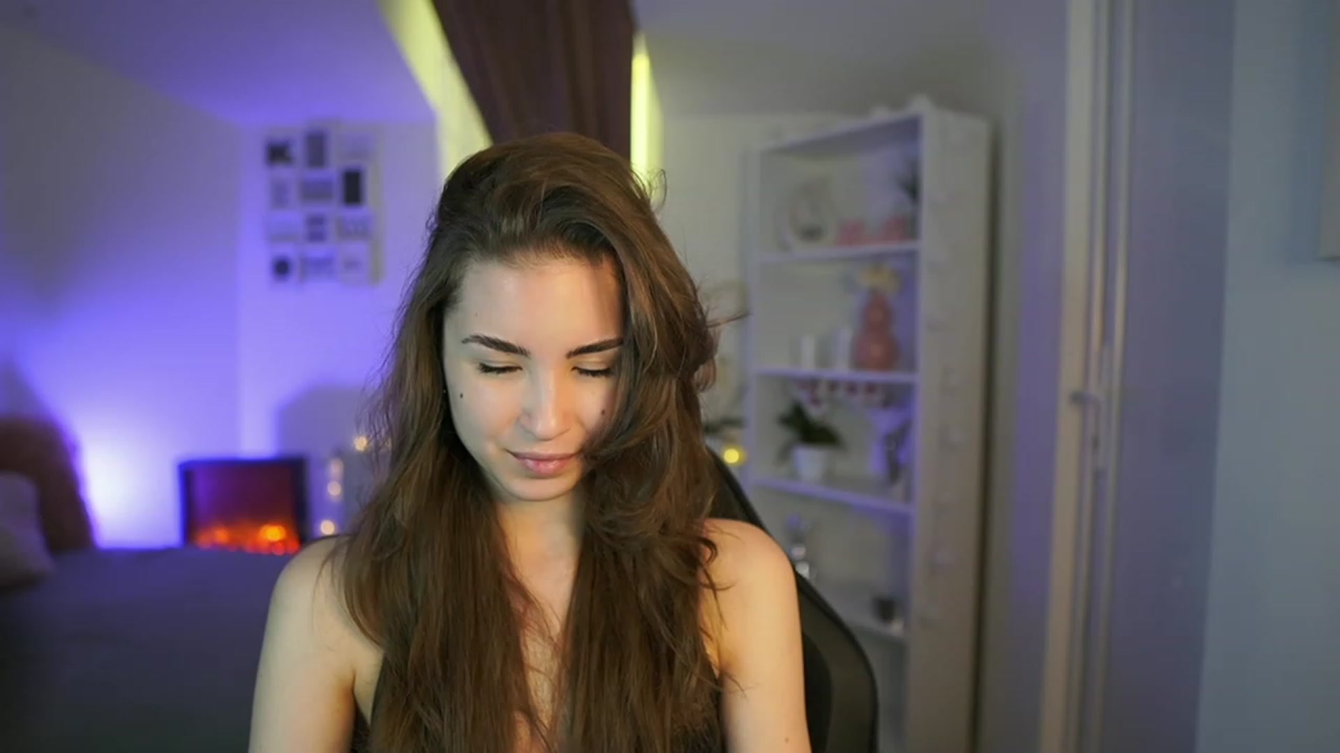 Gallery image thumbnail from Shy_jane's myfreecams stream on, 04/18/2023, 10:17 image 9 of 20