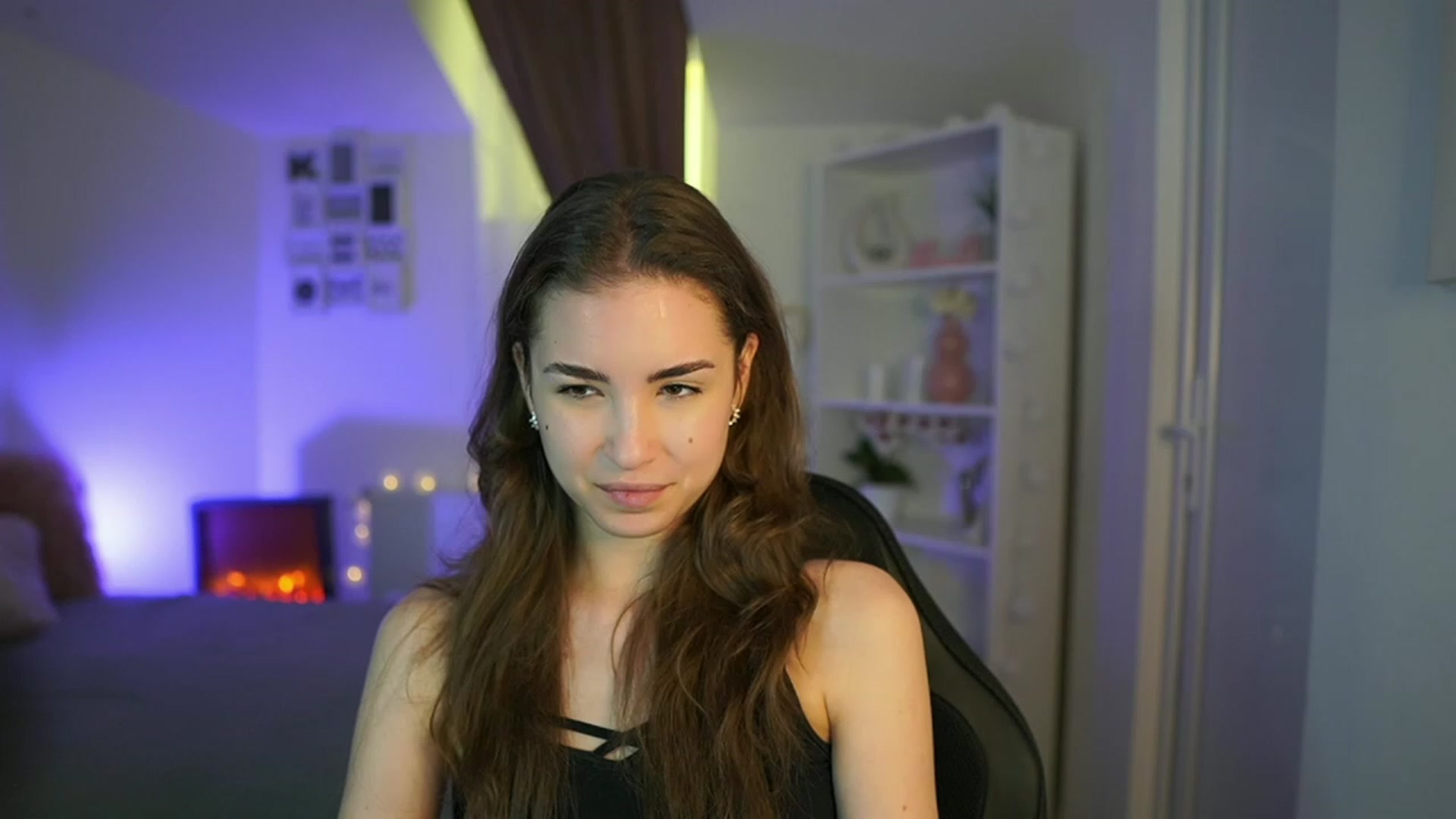 Gallery image thumbnail from Shy_jane's myfreecams stream on, 04/18/2023, 11:15 image 9 of 20
