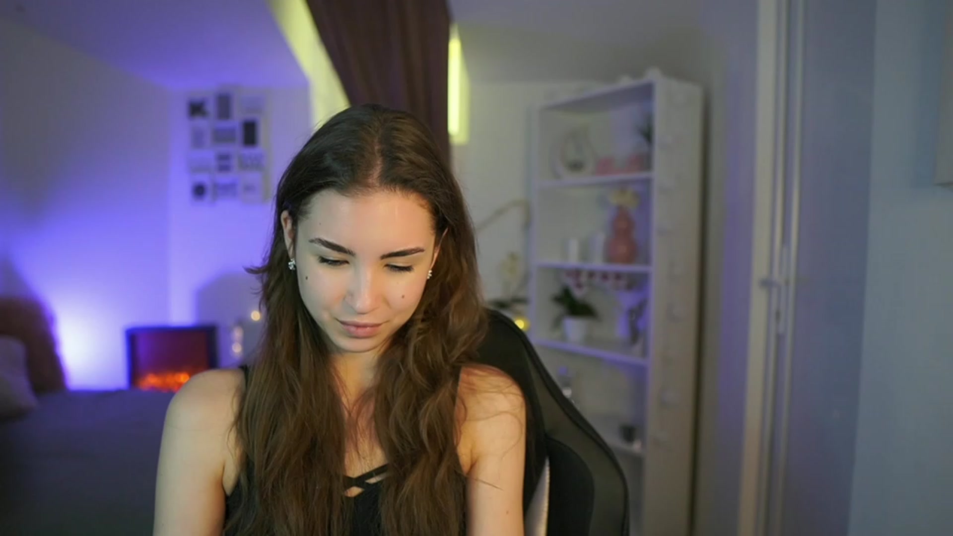 Gallery image thumbnail from Shy_jane's myfreecams stream on, 04/18/2023, 11:15 image 1 of 20