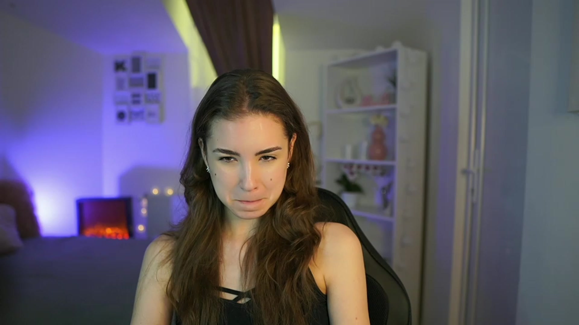 Gallery image thumbnail from Shy_jane's myfreecams stream on, 04/18/2023, 11:15 image 10 of 20
