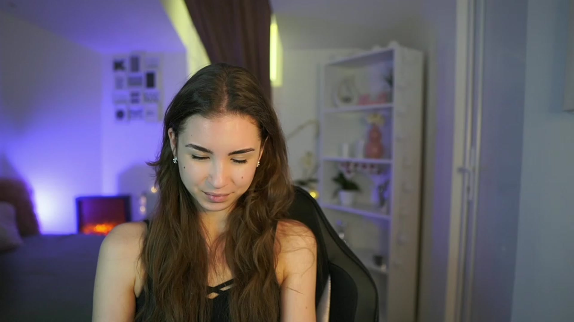 Gallery image thumbnail from Shy_jane's myfreecams stream on, 04/18/2023, 11:15 image 3 of 20