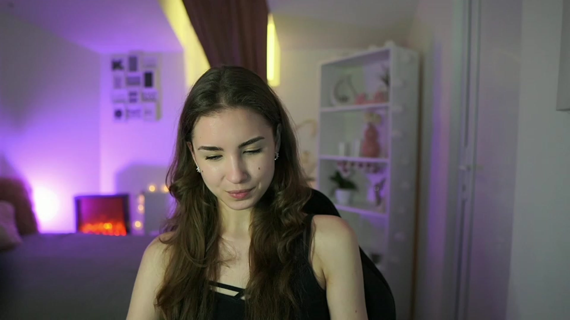 Gallery image thumbnail from Shy_jane's myfreecams stream on, 04/18/2023, 14:07 image 6 of 20