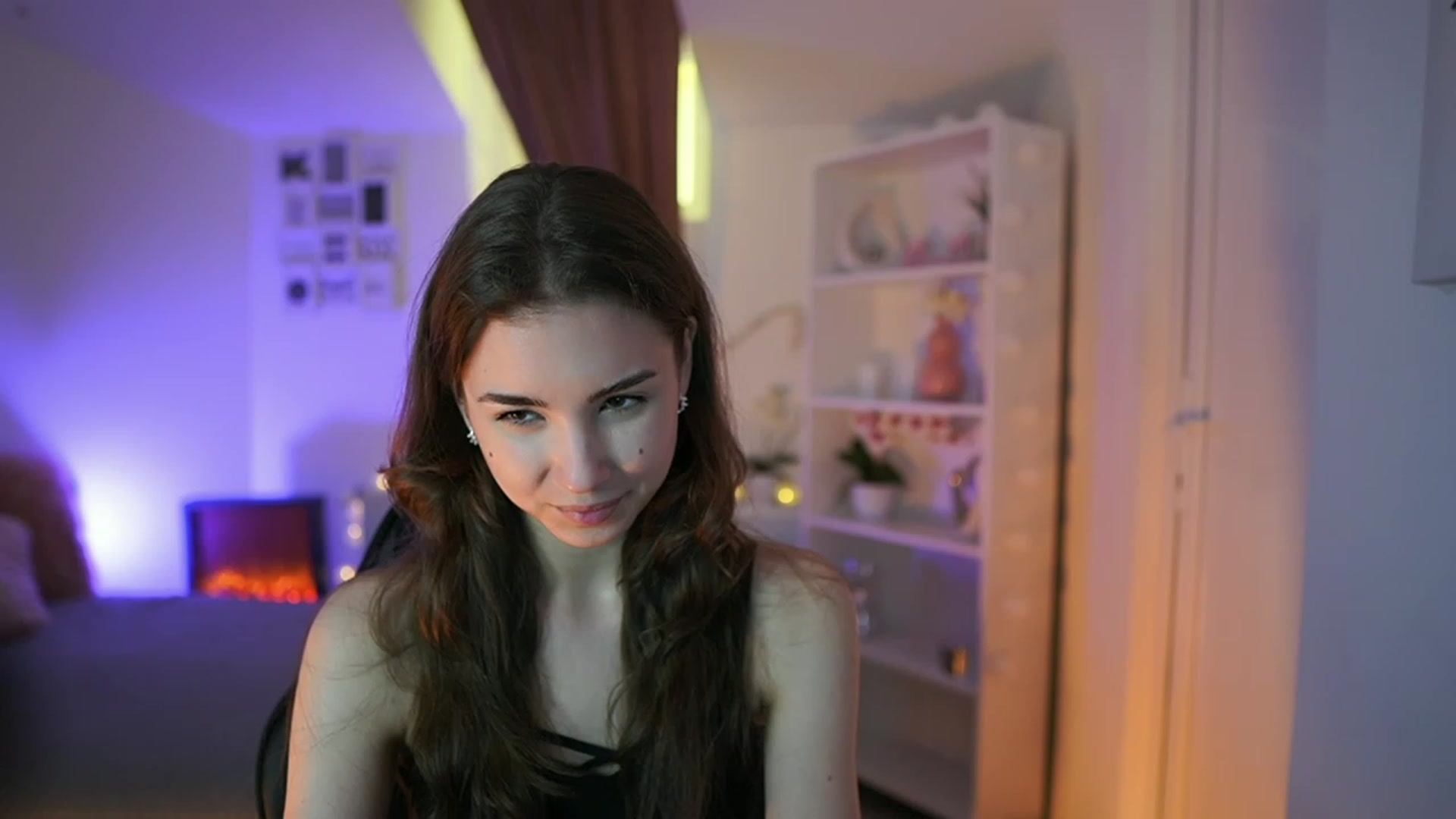 Gallery image thumbnail from Shy_jane's myfreecams stream on, 04/18/2023, 15:08 image 6 of 20