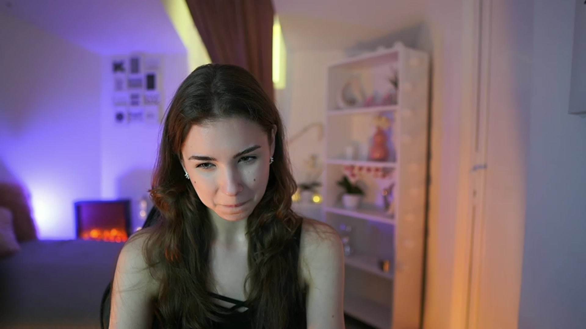 Gallery image thumbnail from Shy_jane's myfreecams stream on, 04/18/2023, 15:08 image 4 of 20