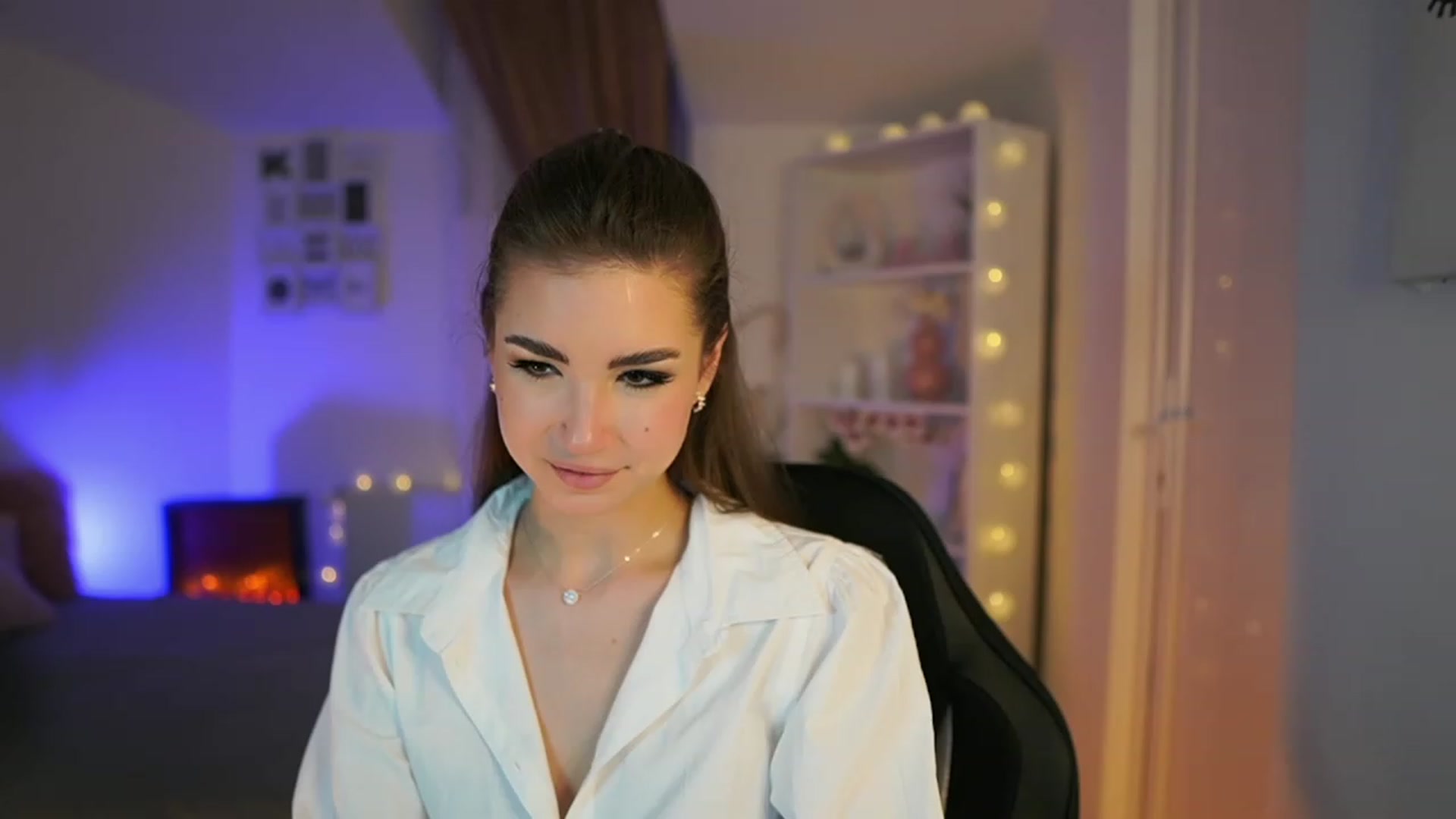 Gallery image thumbnail from Shy_jane's myfreecams stream on, 04/23/2023, 15:02 image 2 of 20
